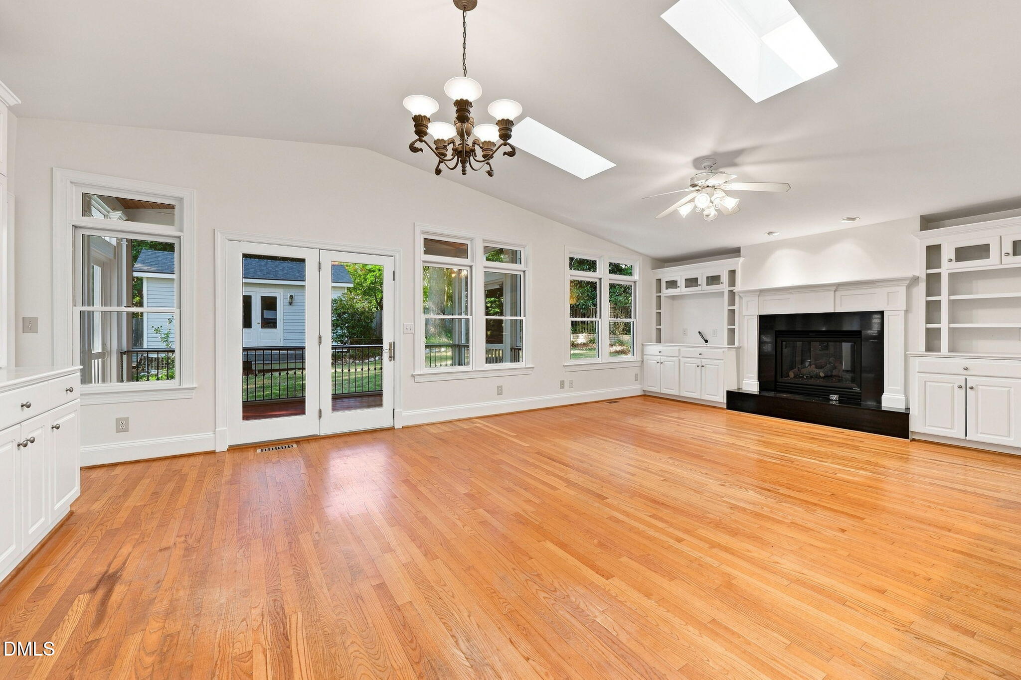 2721 Van Dyke Avenue Property Photo 24