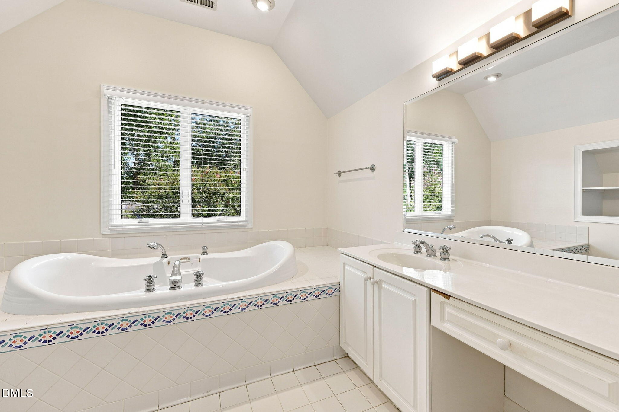 2721 Van Dyke Avenue Property Photo 39