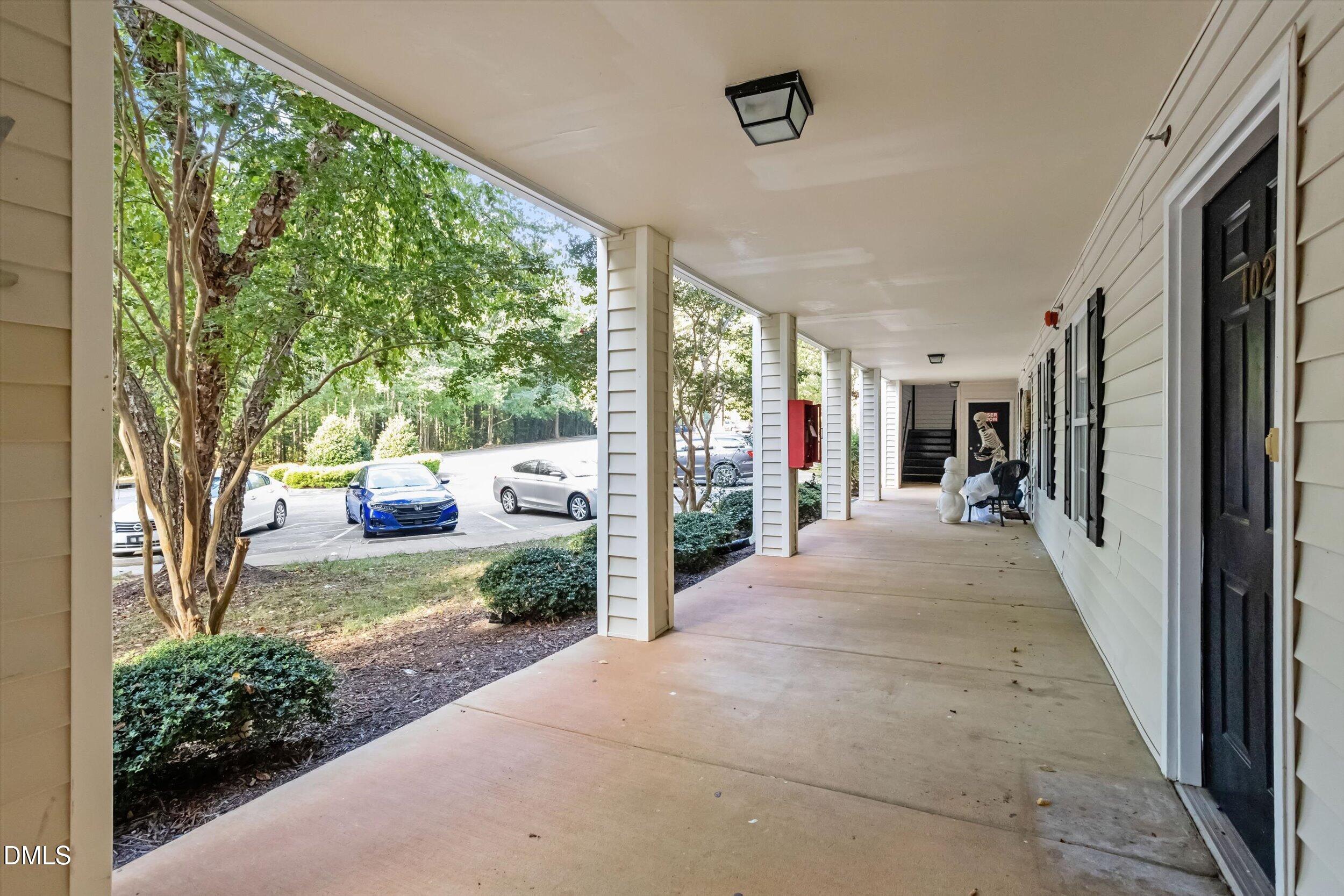 2800 Trailwood Pines Lane 102 Property Photo 4