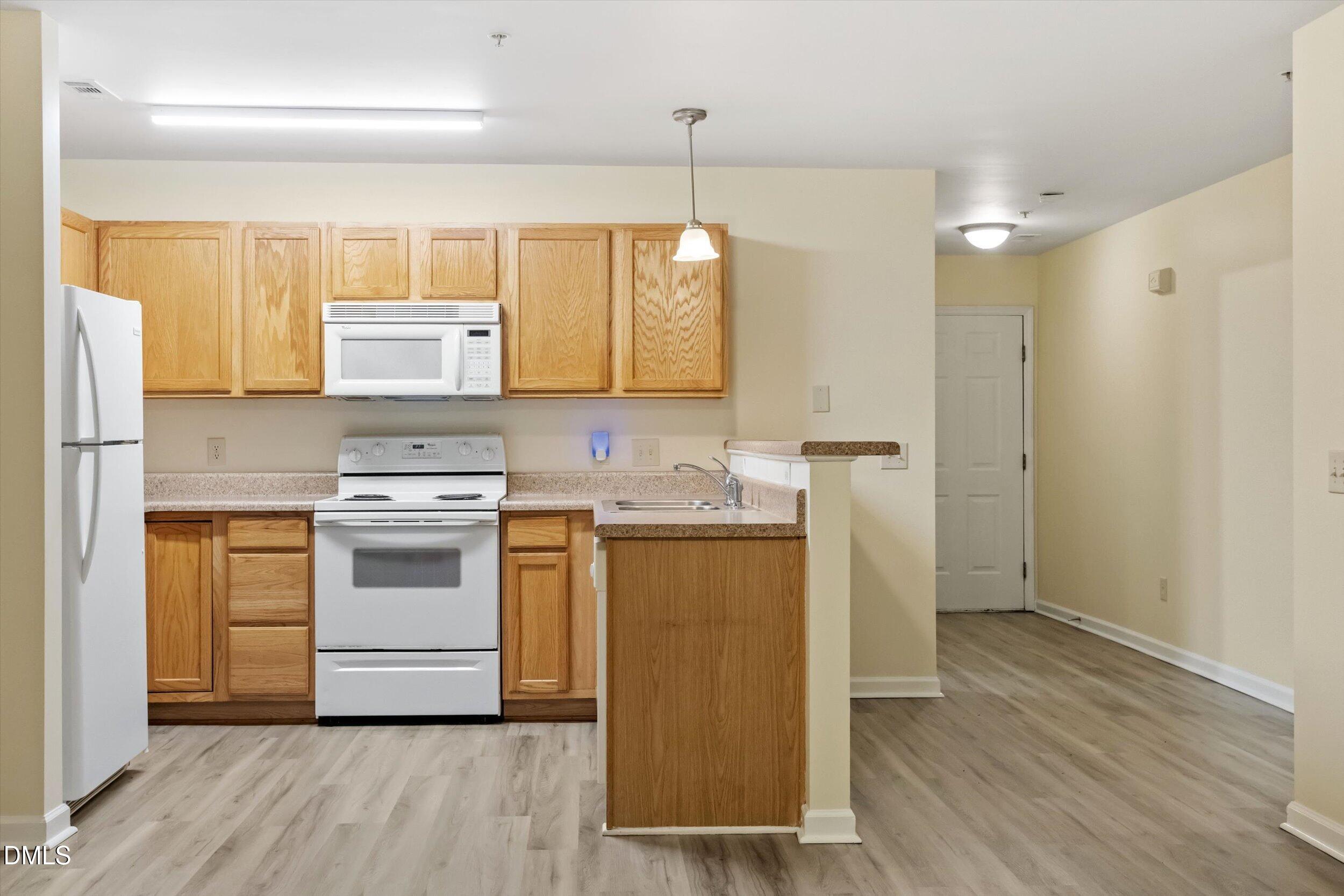 2800 Trailwood Pines Lane 102 Property Photo 13