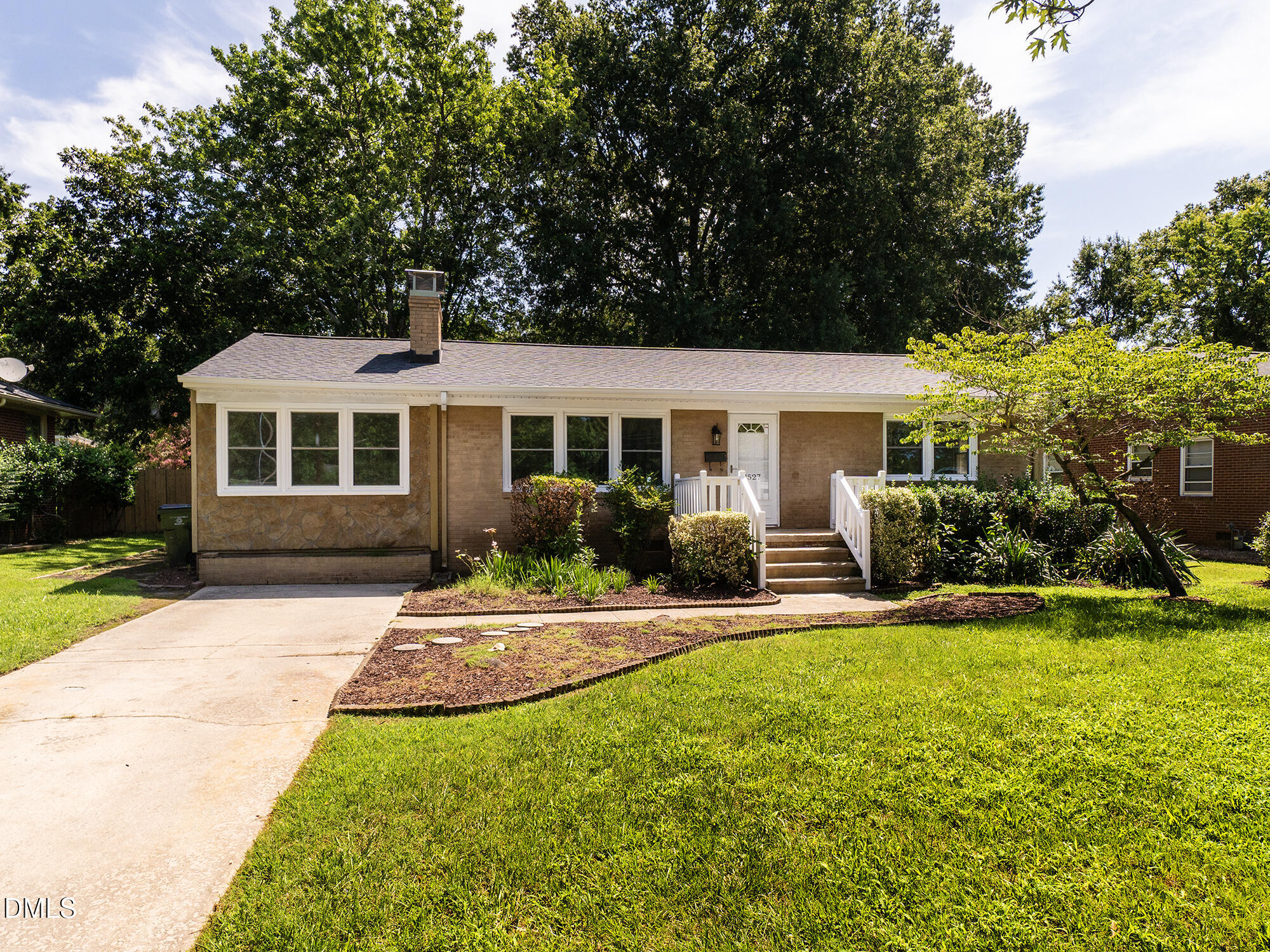1527 Sherwood Drive Property Photo 1