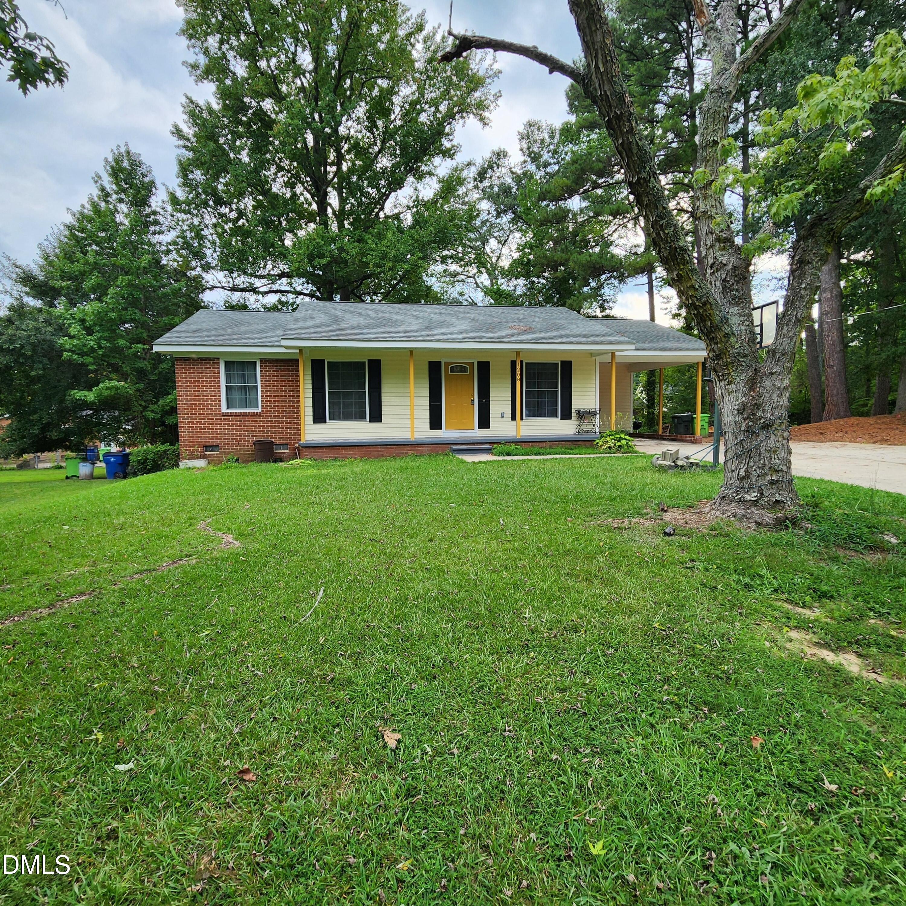 1208 Thames Court Property Photo 1