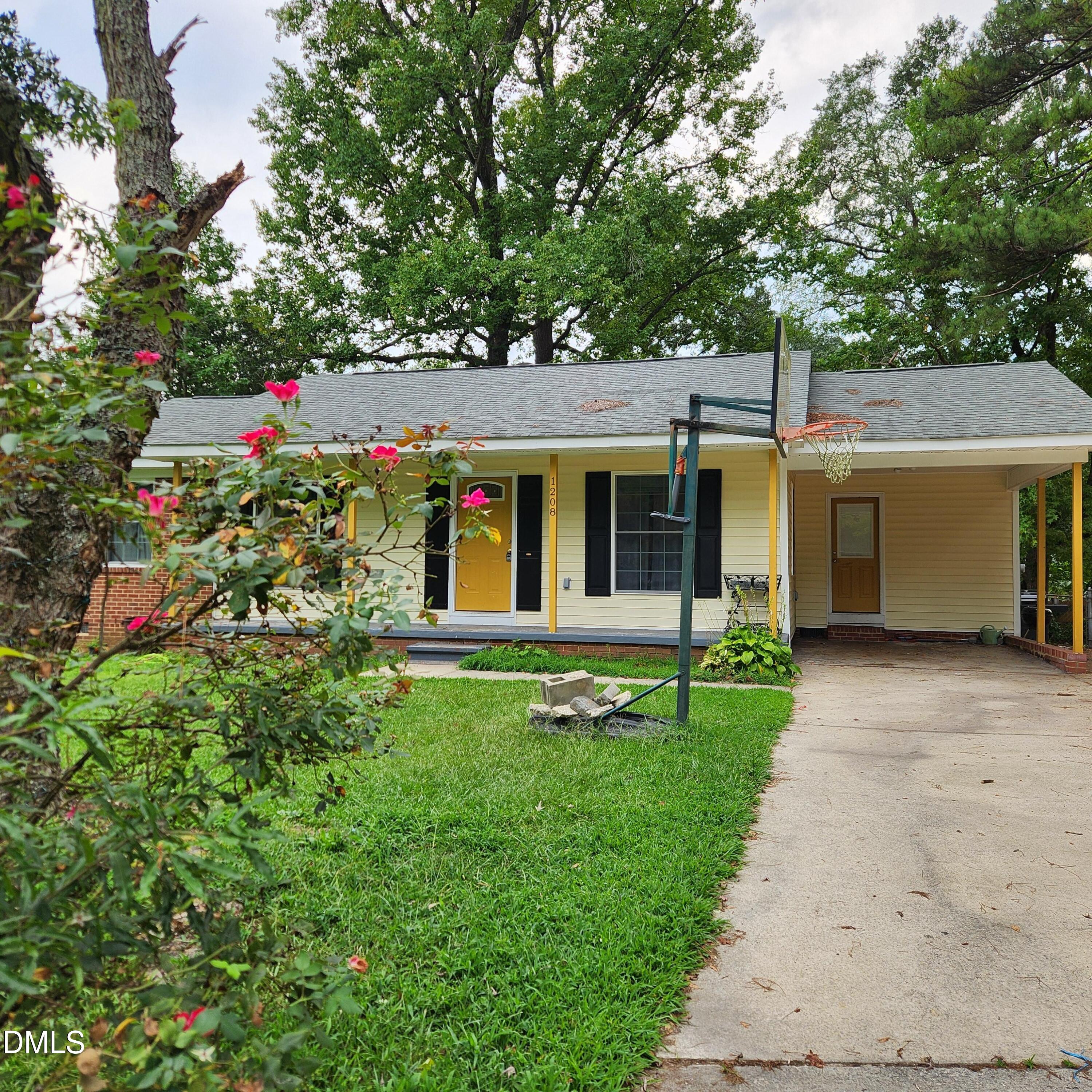 1208 Thames Court Property Photo 4