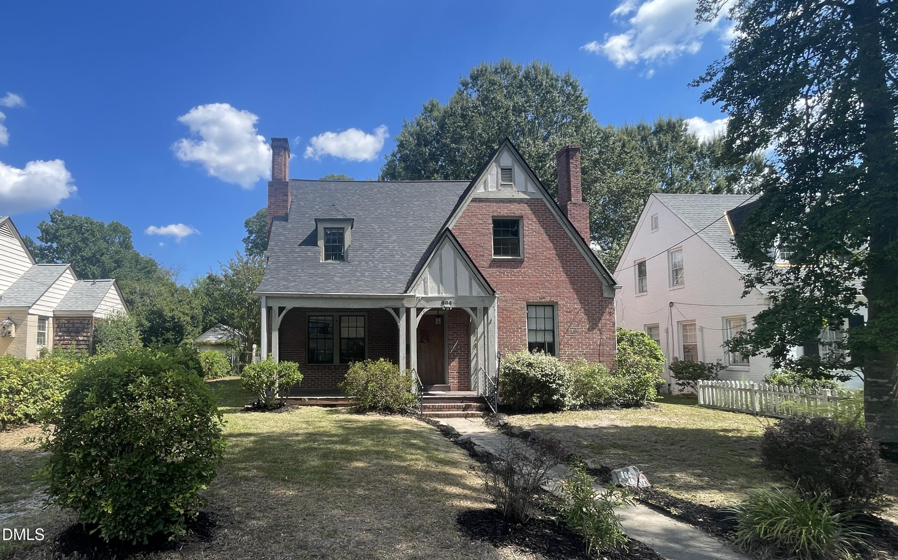 804 Broad Street W Property Photo 1