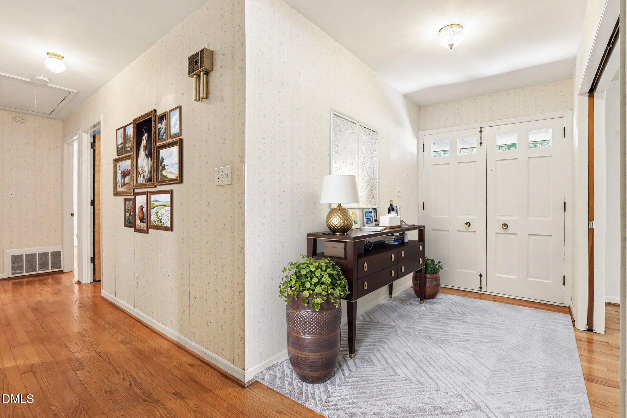 1025 Warren Avenue Property Photo 3