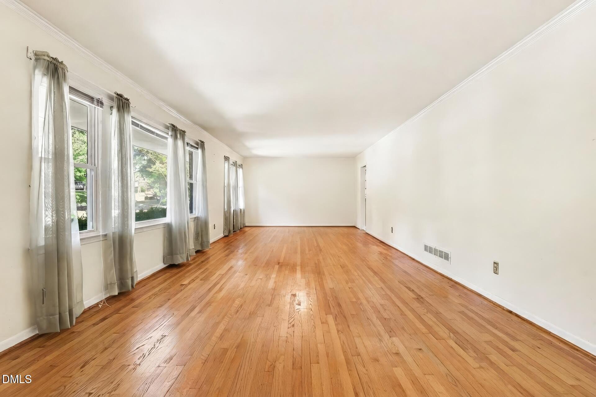 1025 Warren Avenue Property Photo 6