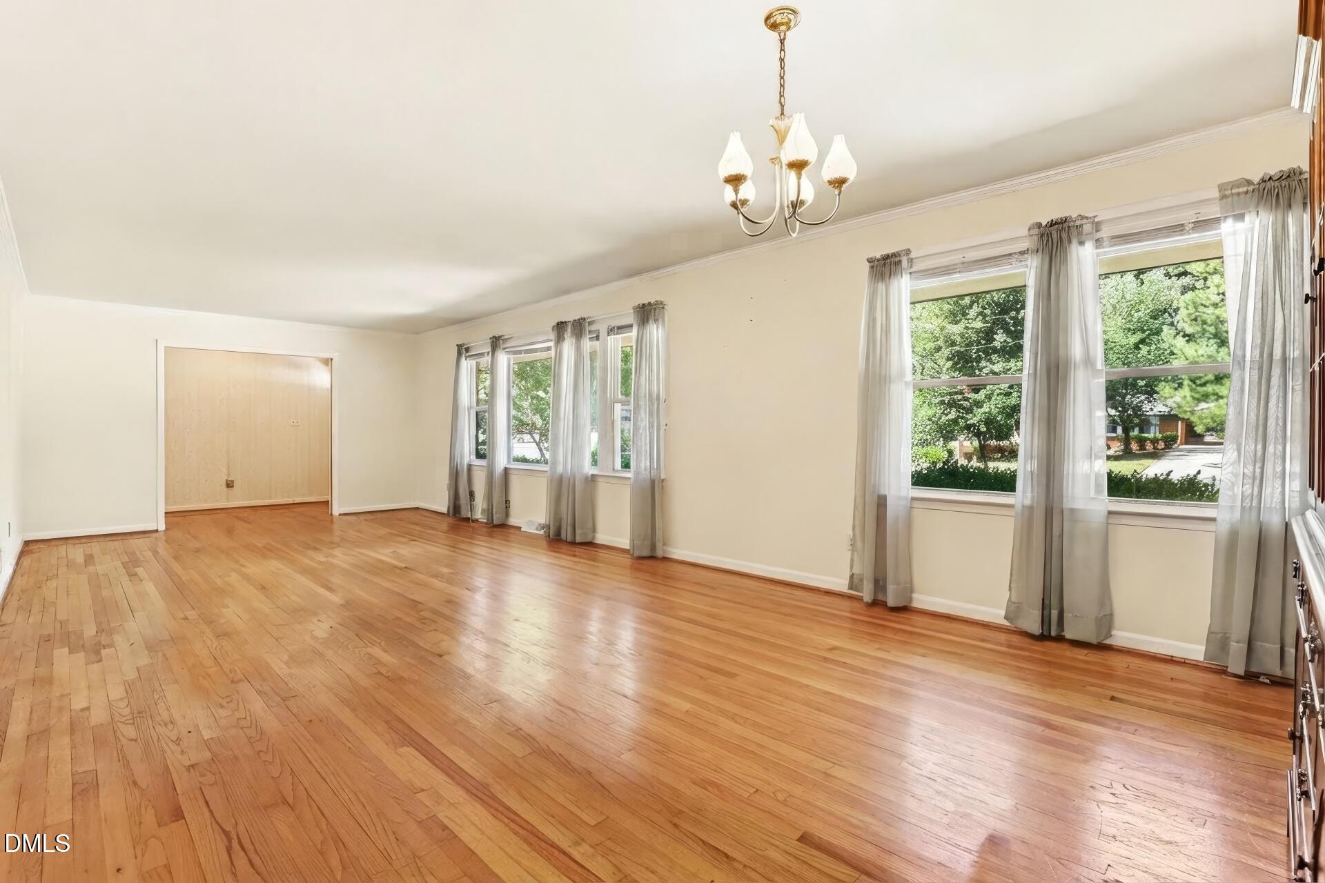 1025 Warren Avenue Property Photo 8