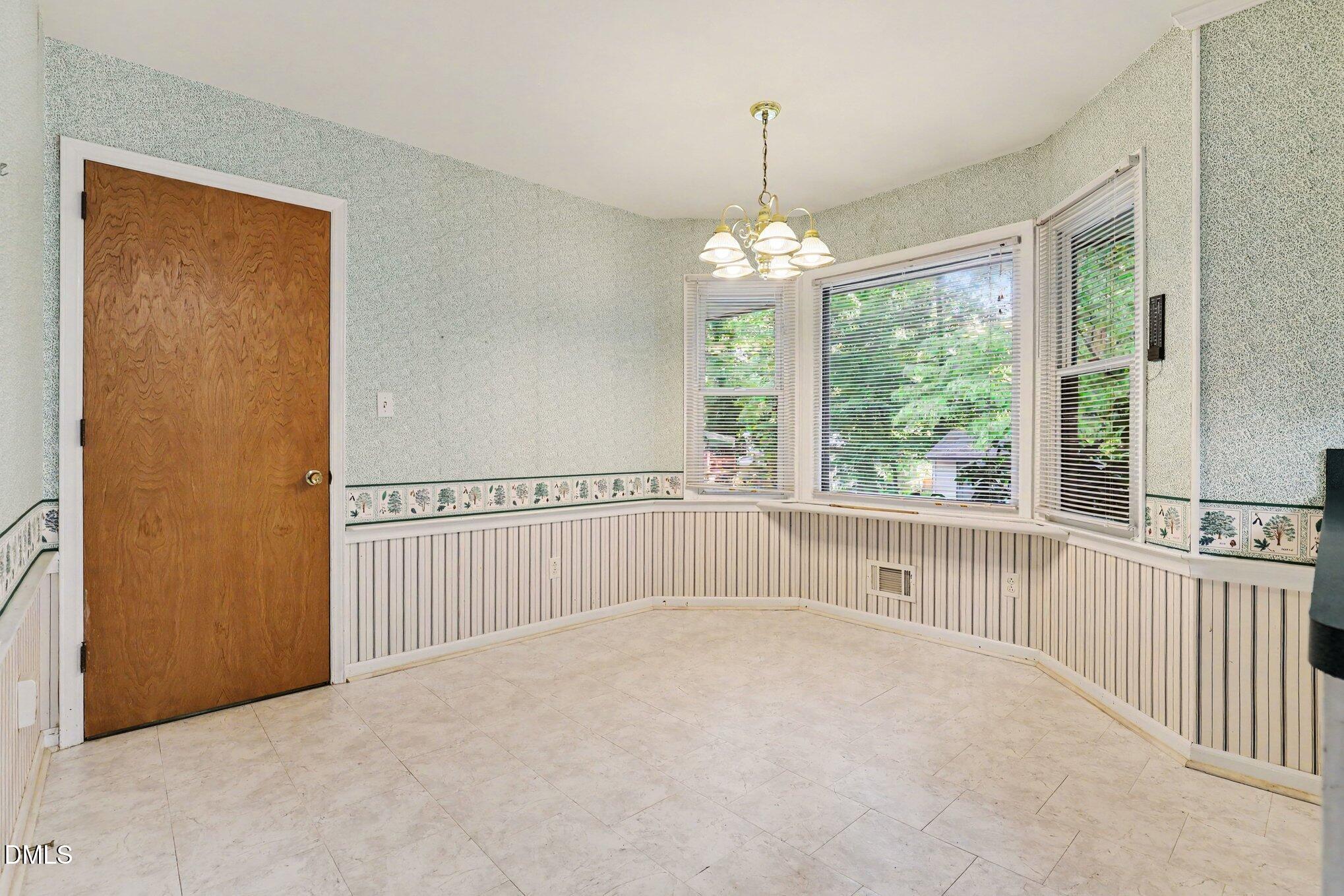 1025 Warren Avenue Property Photo 14