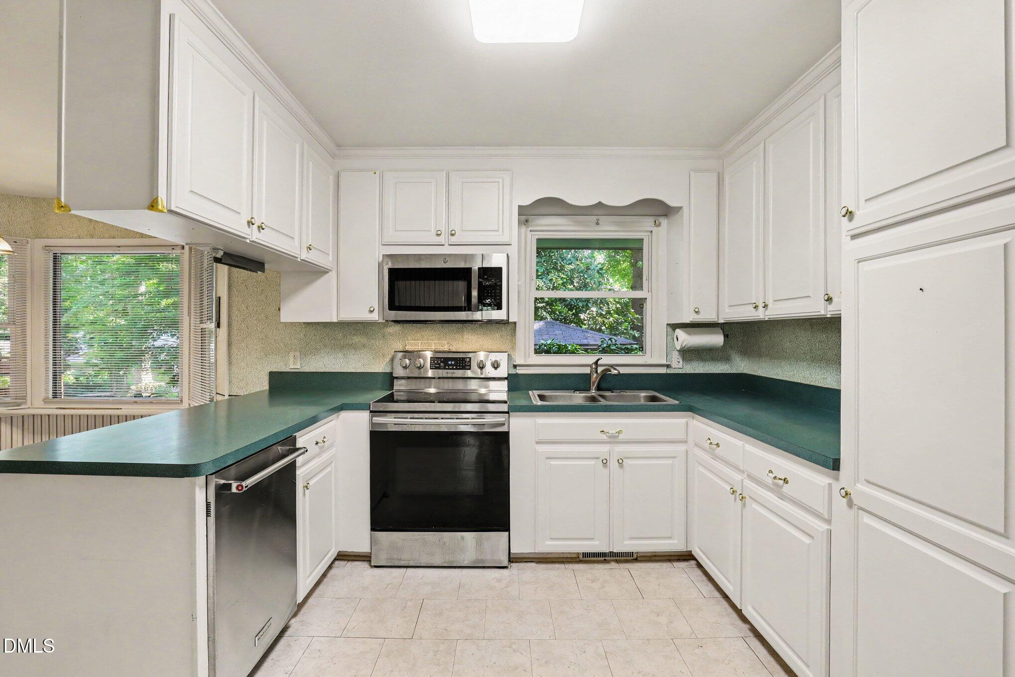 1025 Warren Avenue Property Photo 17