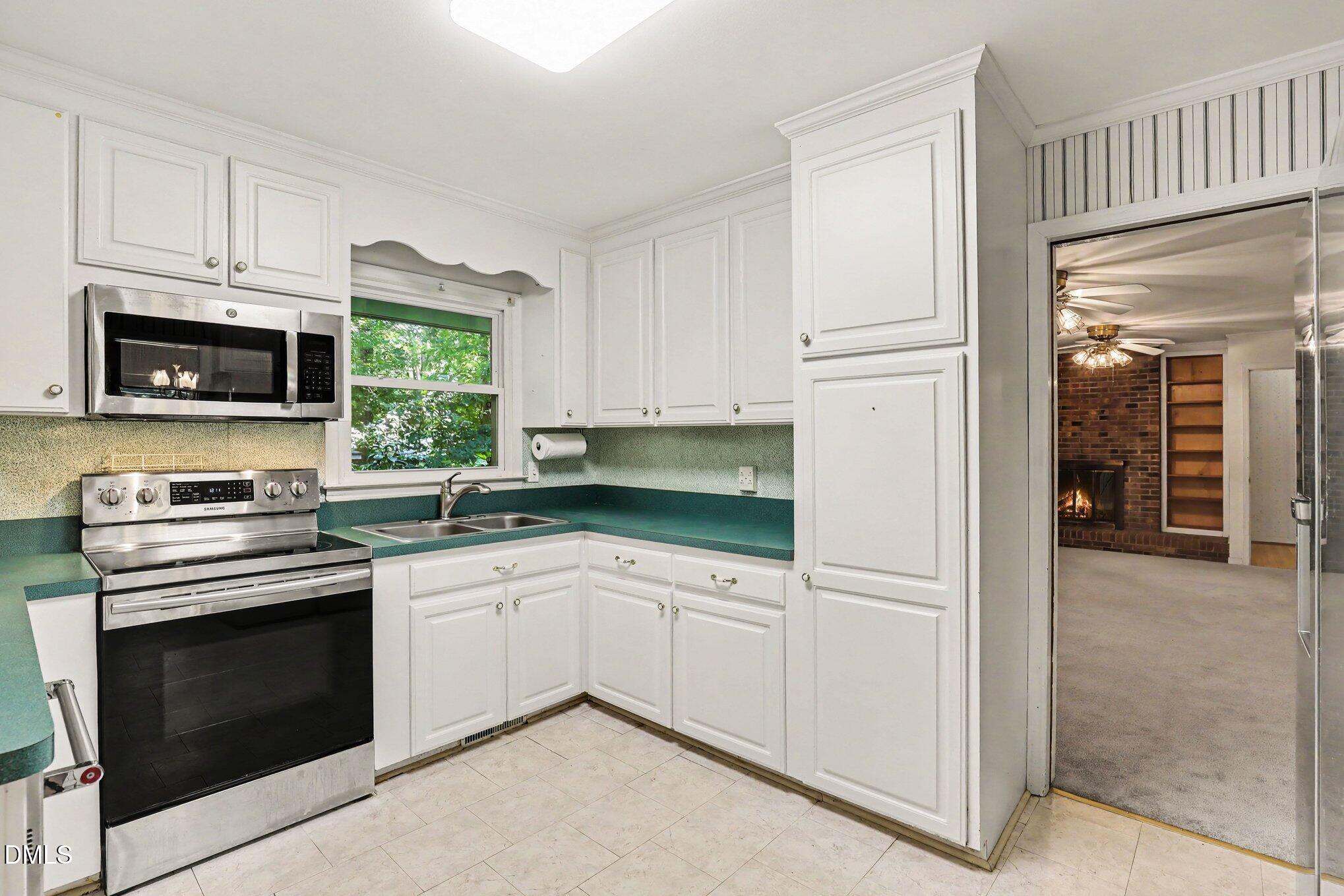 1025 Warren Avenue Property Photo 18