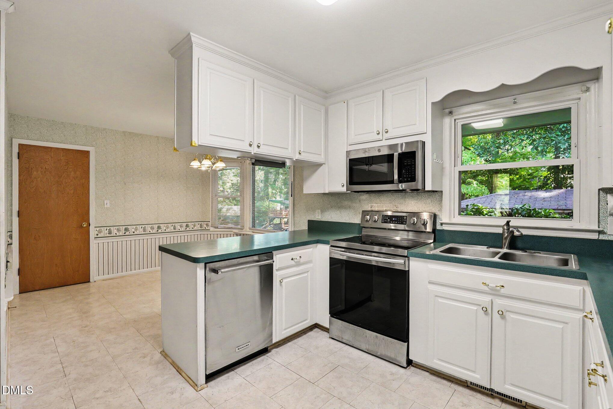 1025 Warren Avenue Property Photo 19