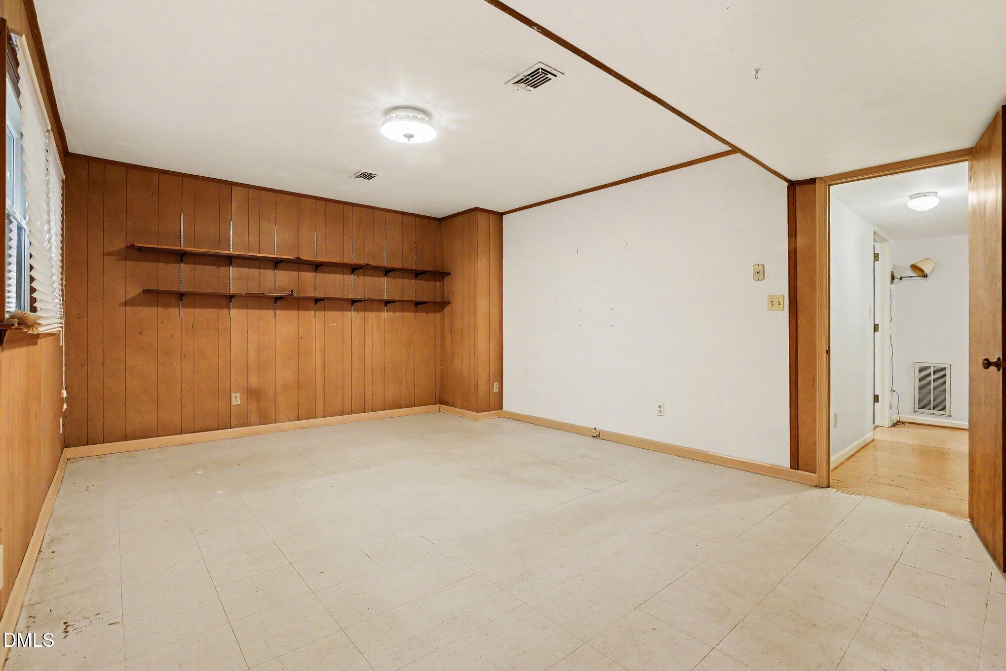 1025 Warren Avenue Property Photo 31