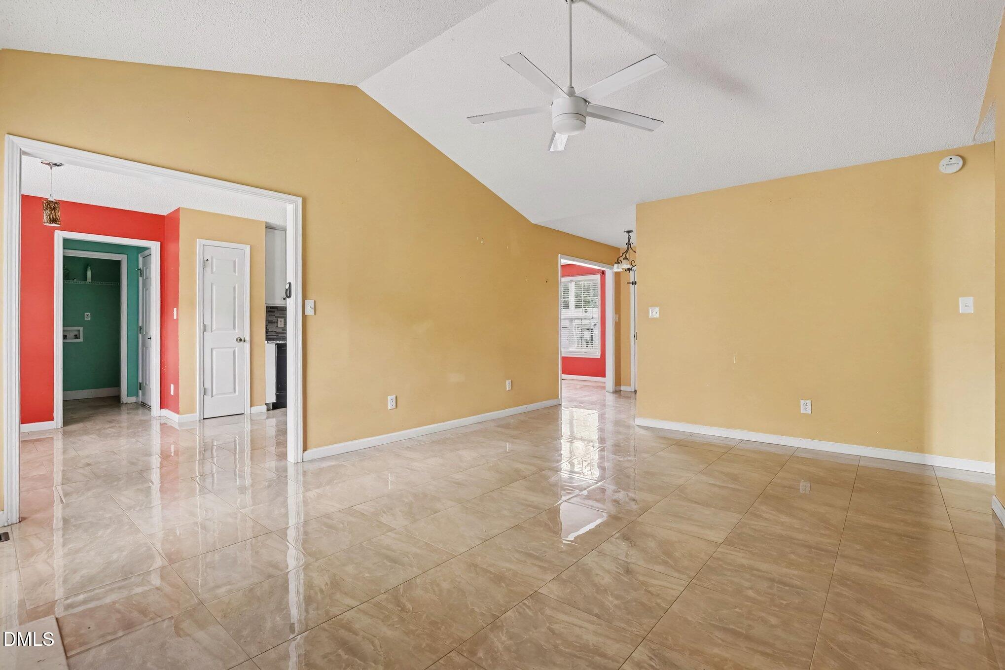 212 Wood Green Drive Property Photo 5