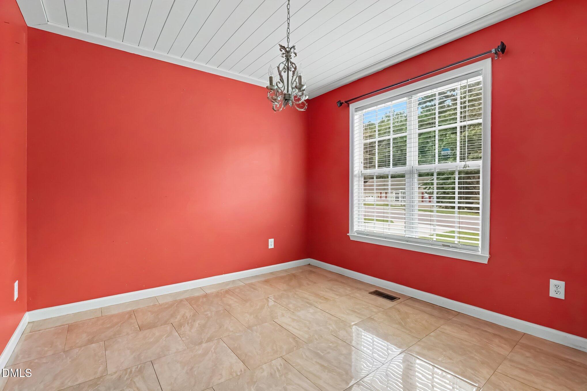 212 Wood Green Drive Property Photo 7
