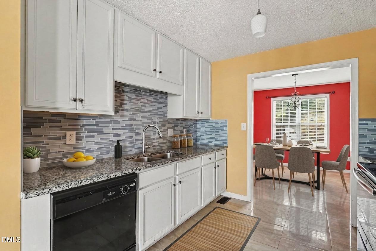 212 Wood Green Drive Property Photo 8