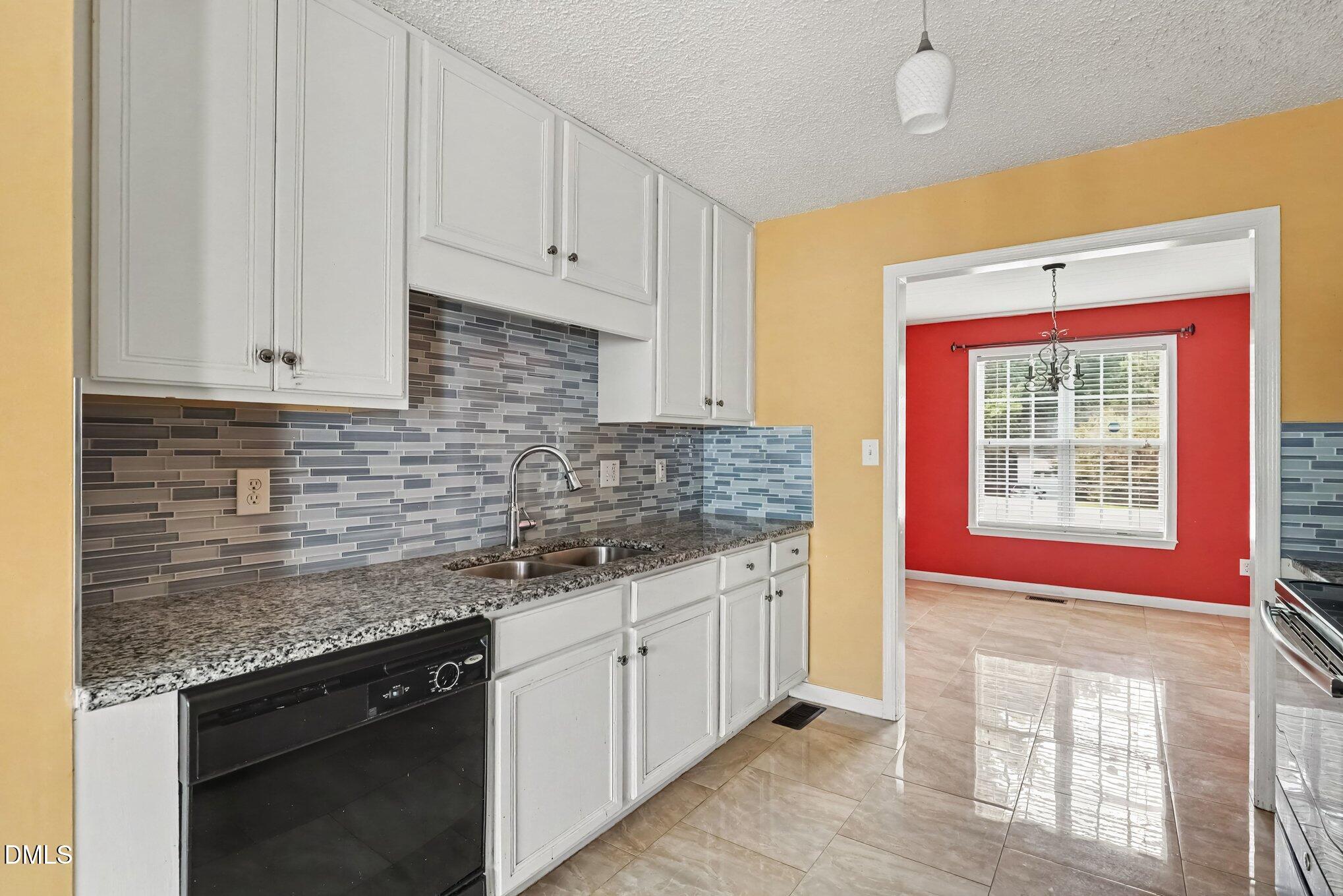 212 Wood Green Drive Property Photo 9