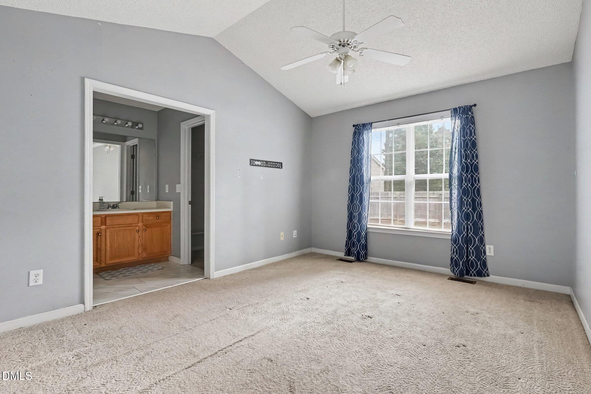 212 Wood Green Drive Property Photo 11