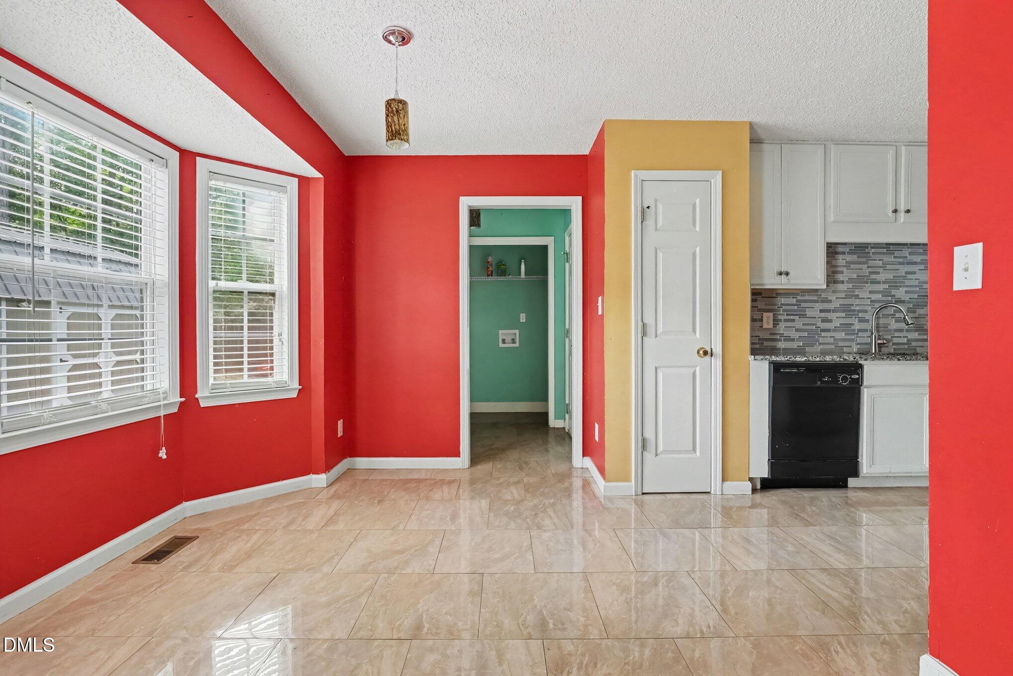 212 Wood Green Drive Property Photo 18