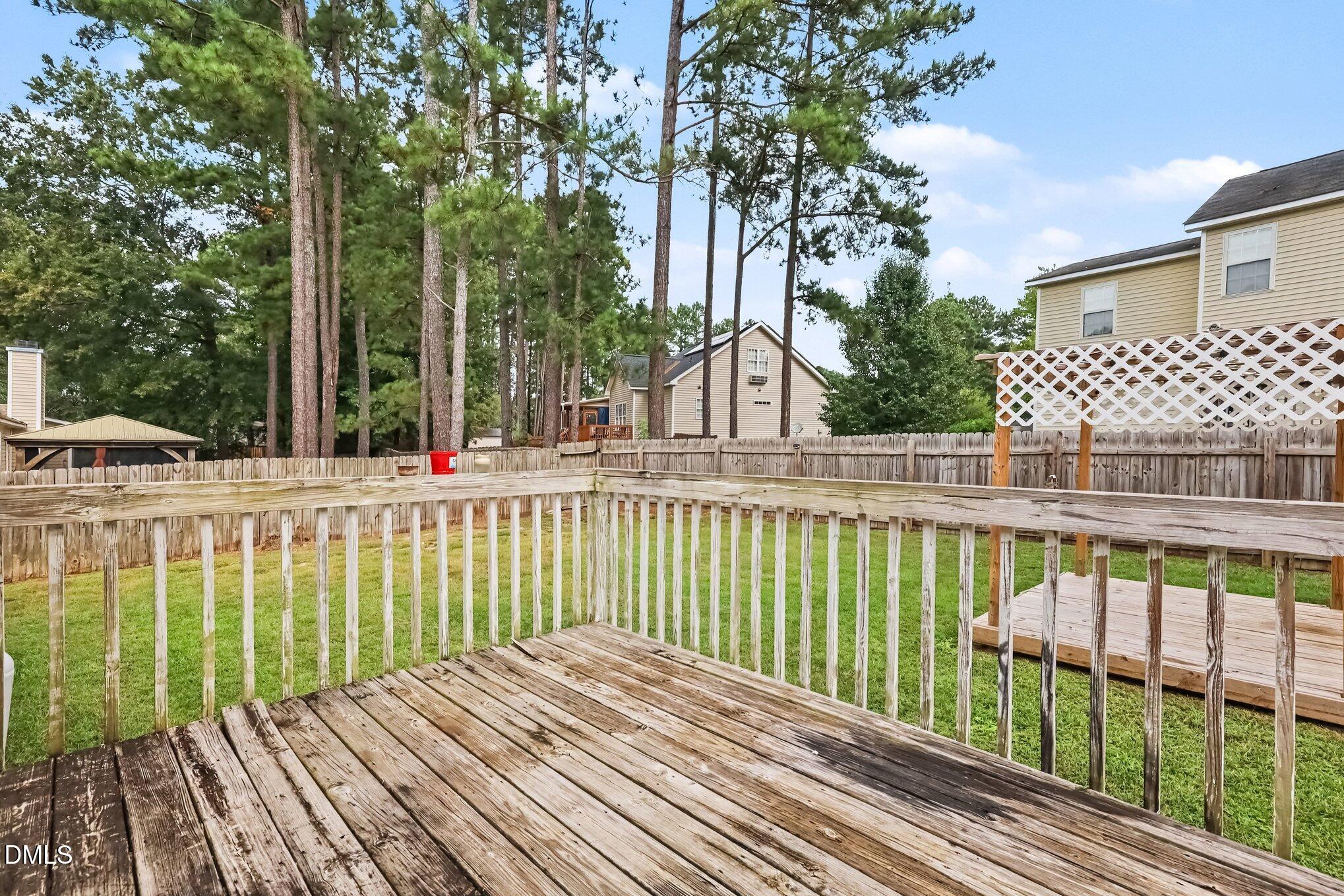 212 Wood Green Drive Property Photo 30