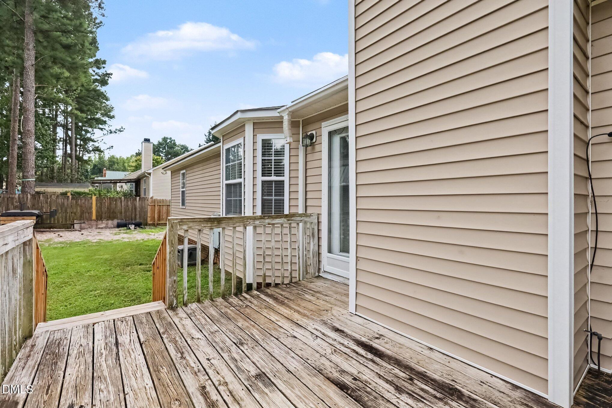 212 Wood Green Drive Property Photo 31