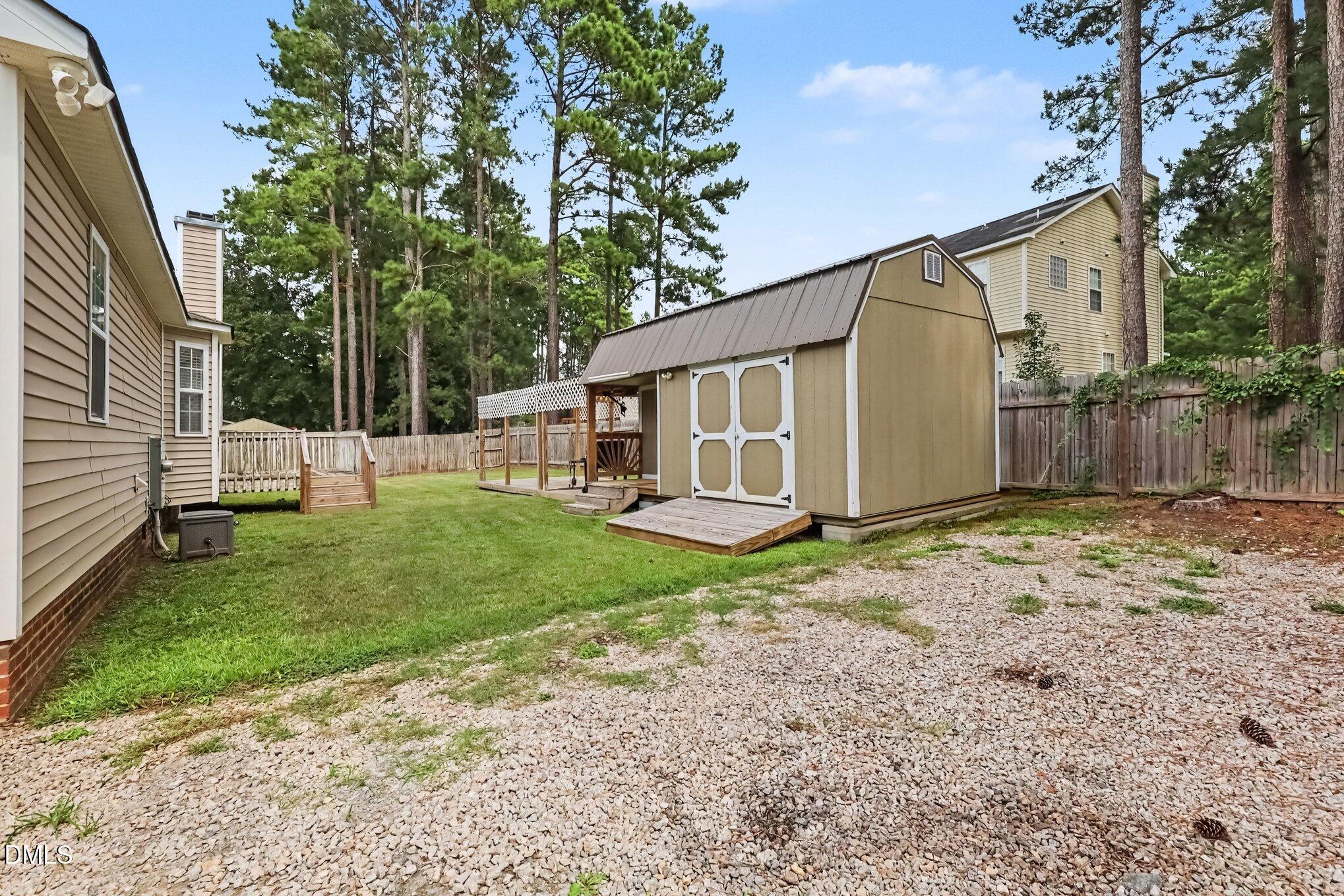 212 Wood Green Drive Property Photo 32