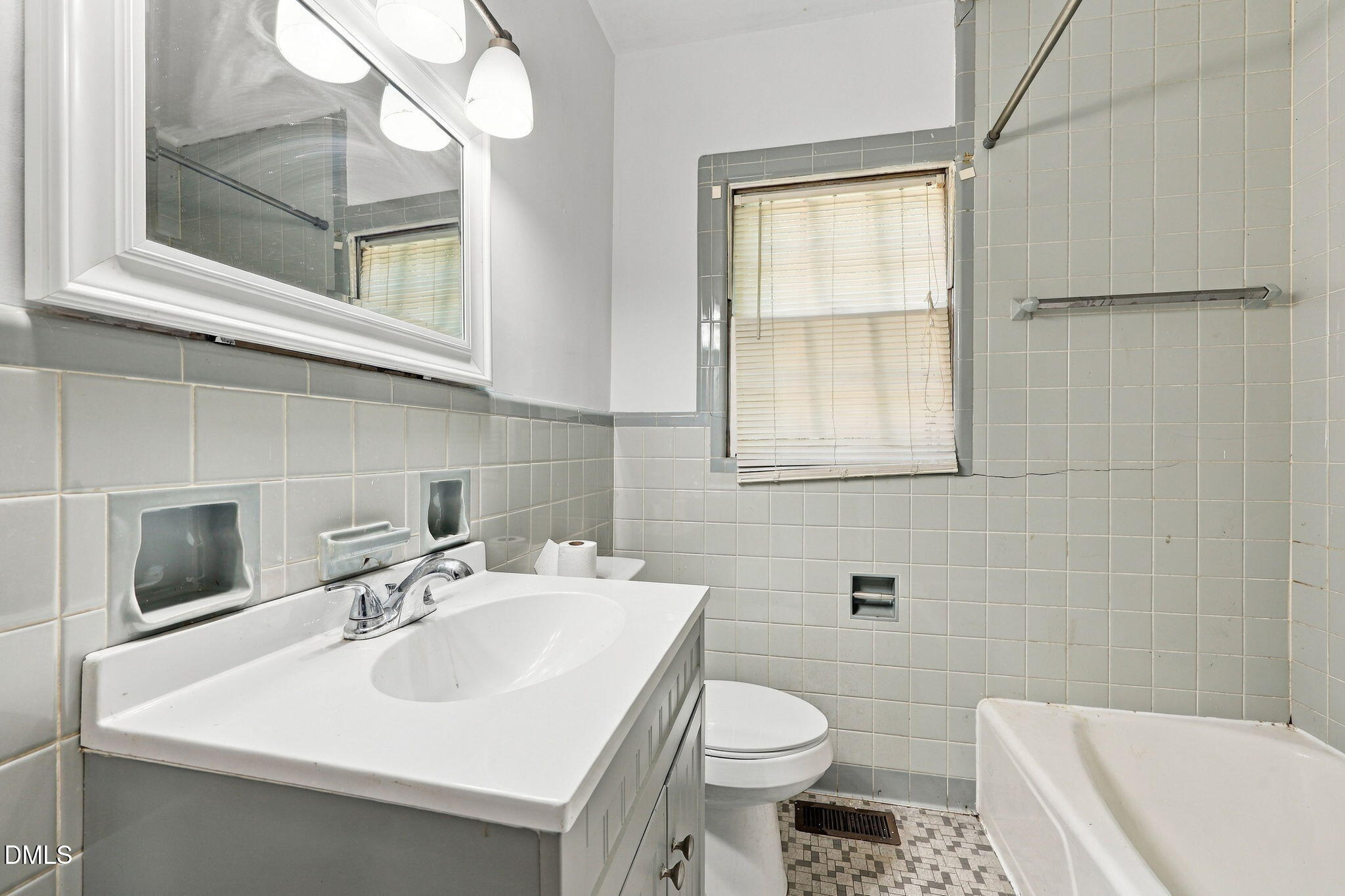 400 N Sumner Street Property Photo 18