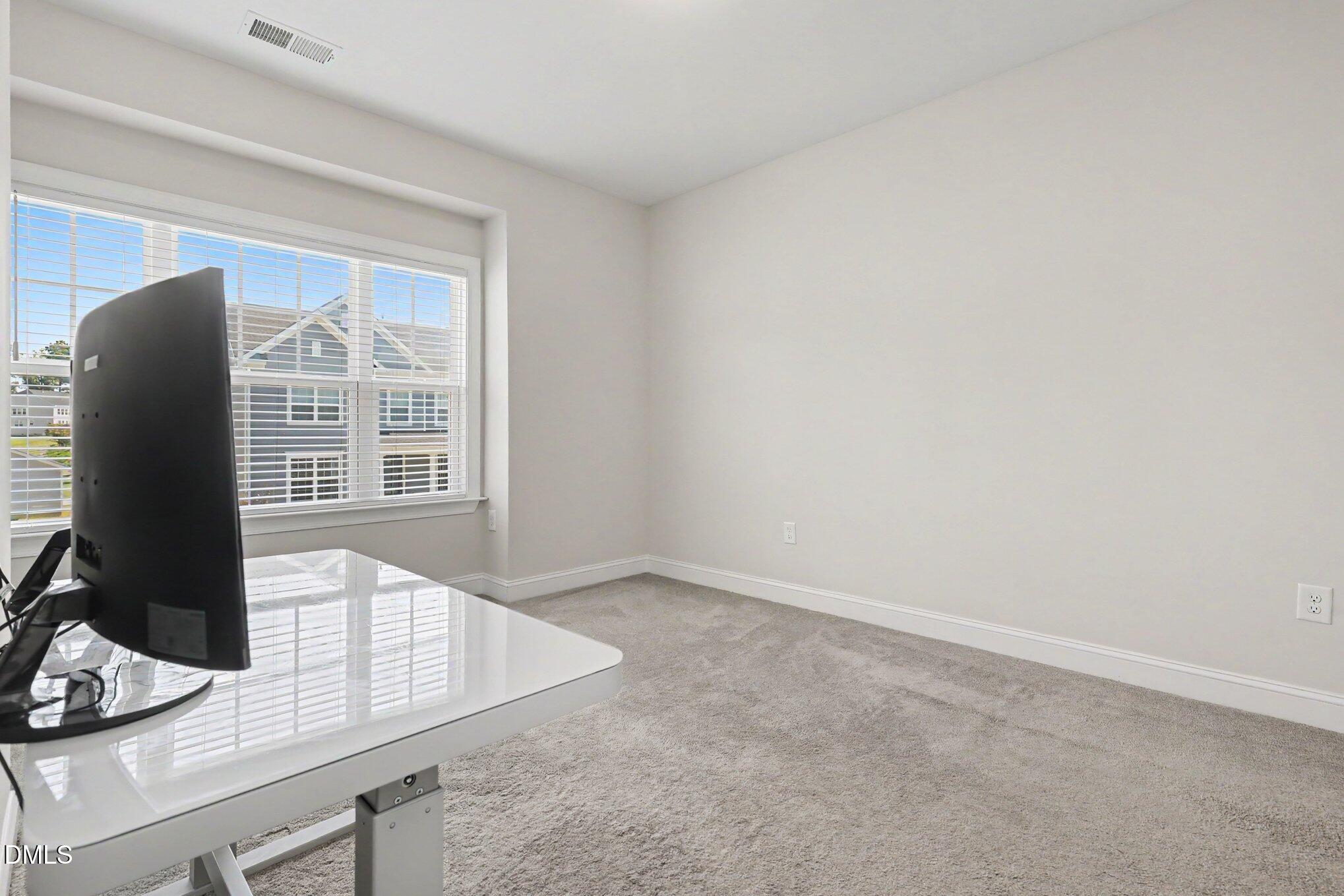 2904 Heirloom Way Property Photo 16