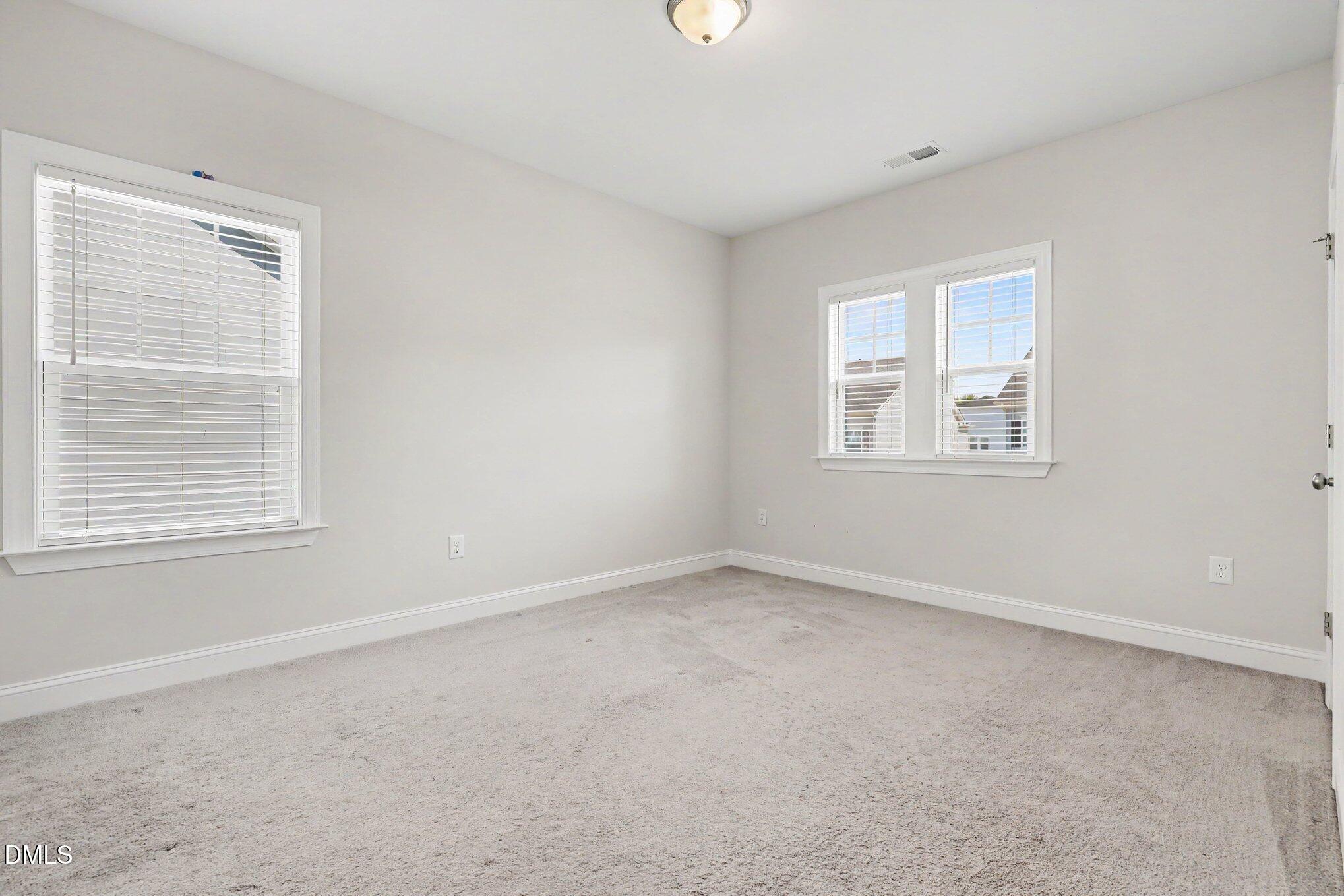 2904 Heirloom Way Property Photo 34