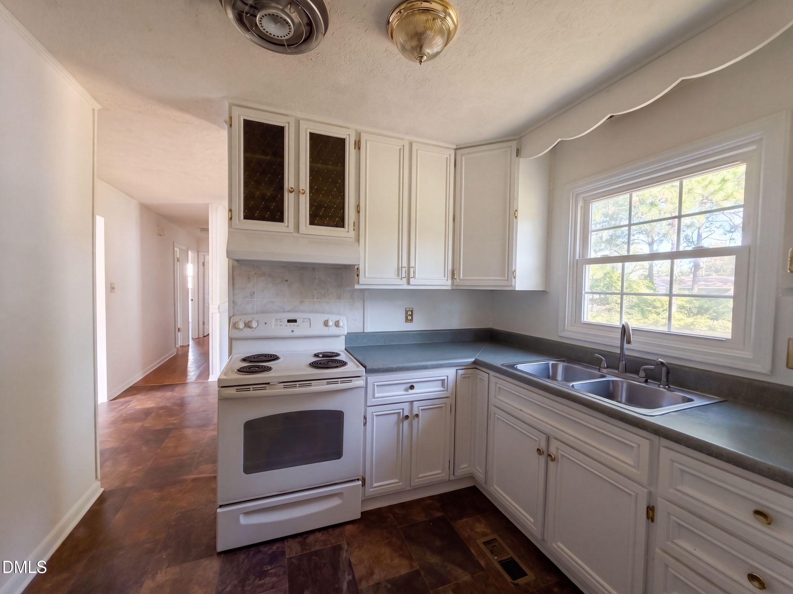 2806 E Cramer Drive Property Photo 2