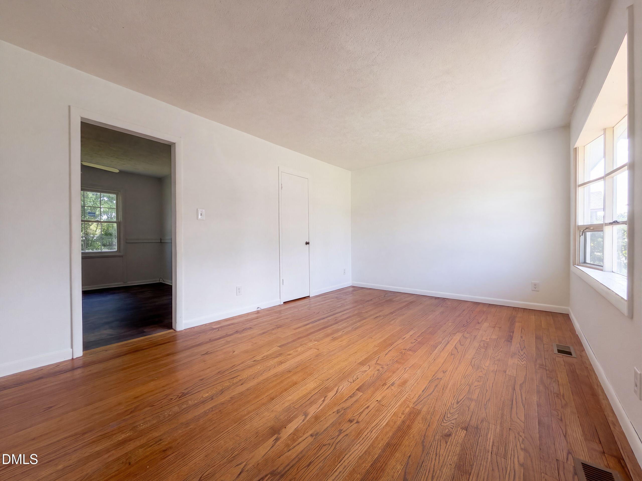2806 E Cramer Drive Property Photo 3
