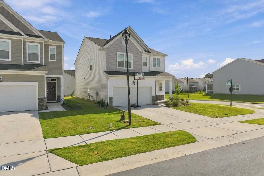 749 Cainhoy Court Property Photo 3