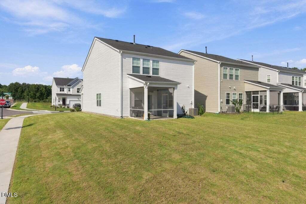 749 Cainhoy Court Property Photo 4