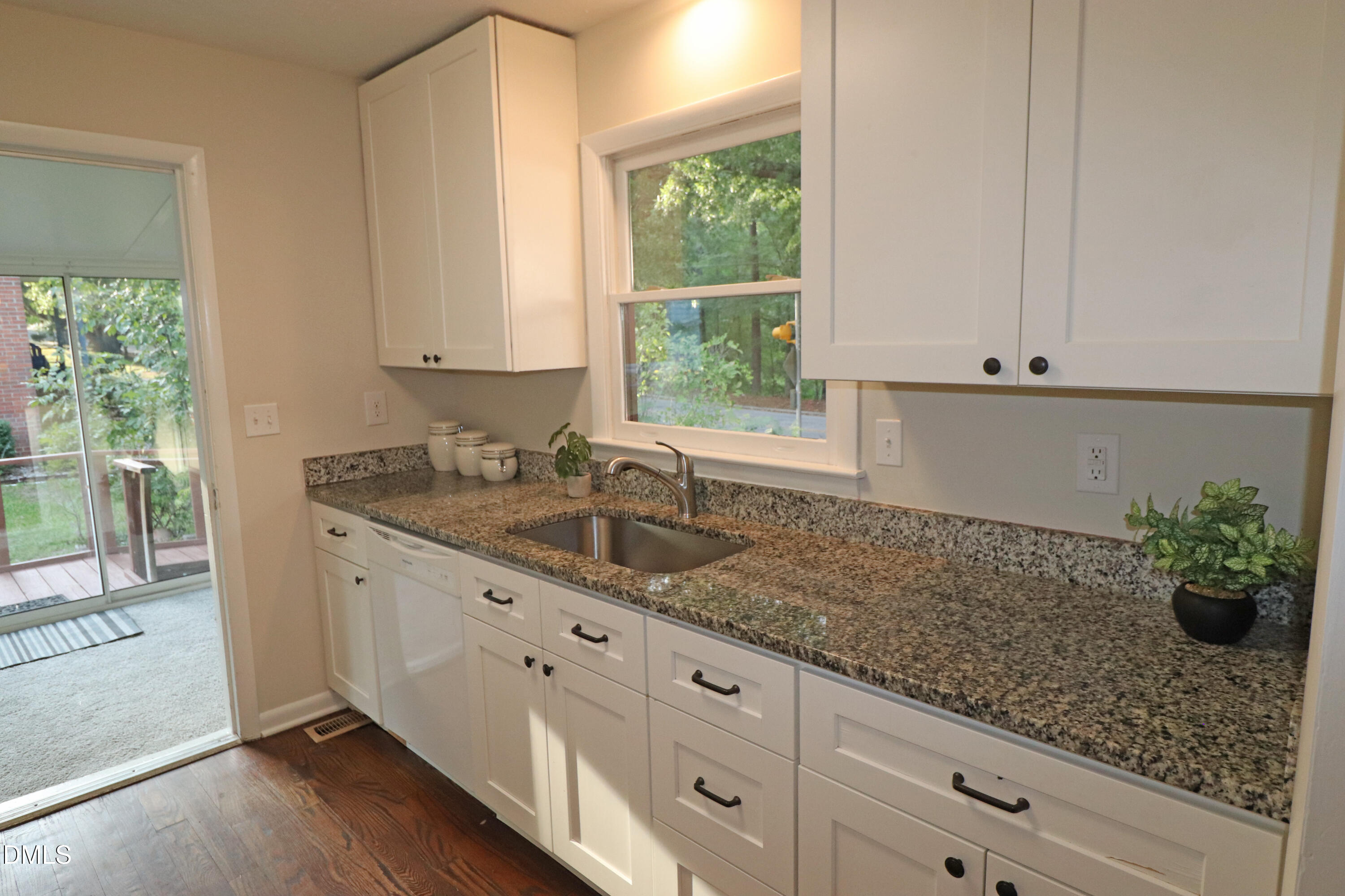 1004 Seabrook Road Property Photo 7