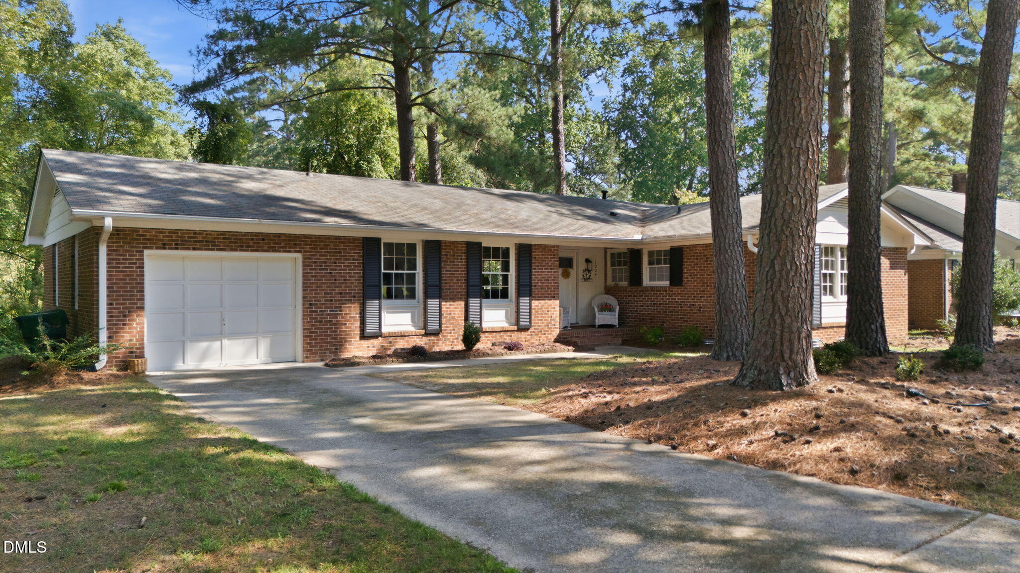 1004 Edgebrook Drive Property Photo 1