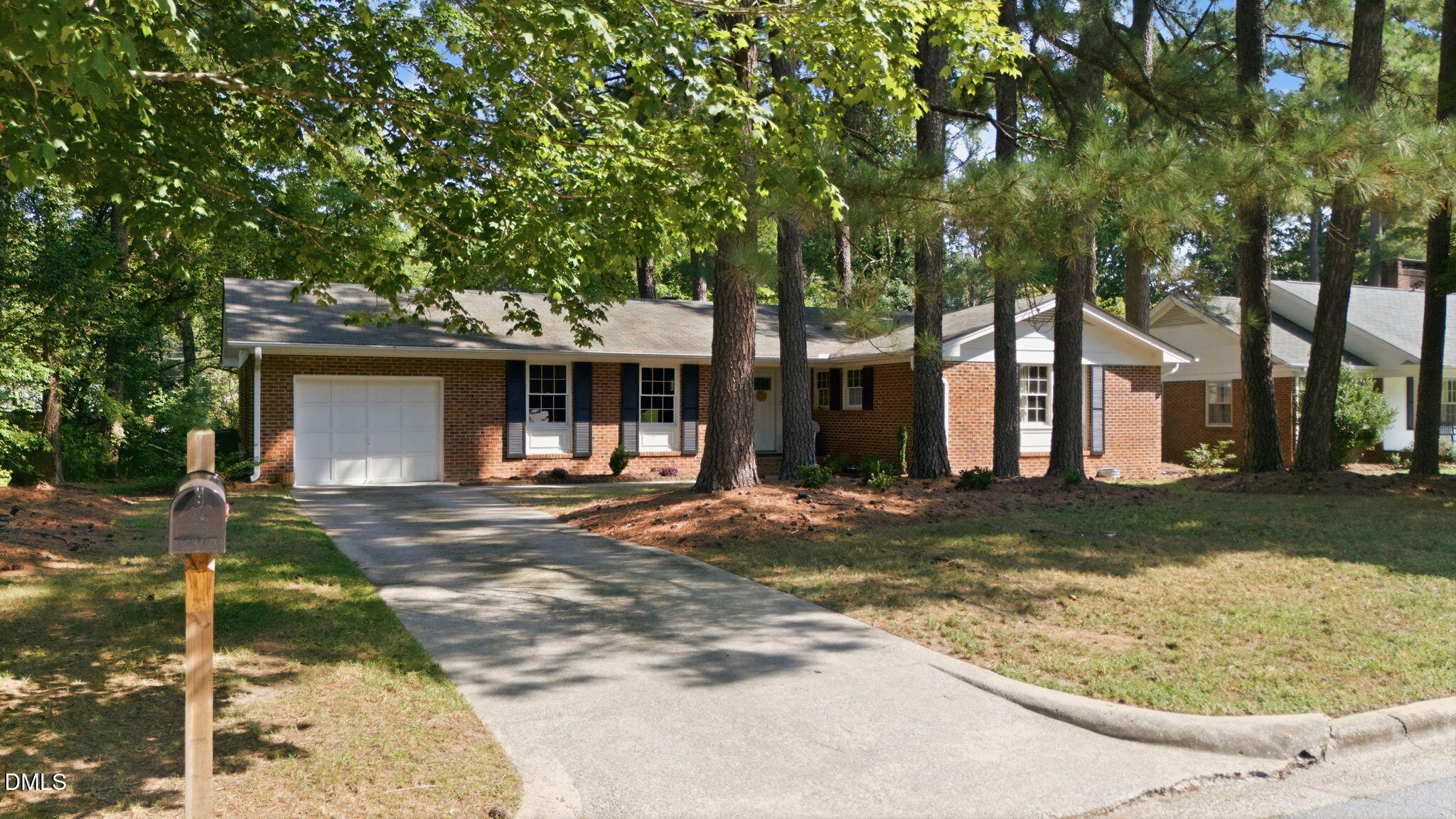 1004 Edgebrook Drive Property Photo 2