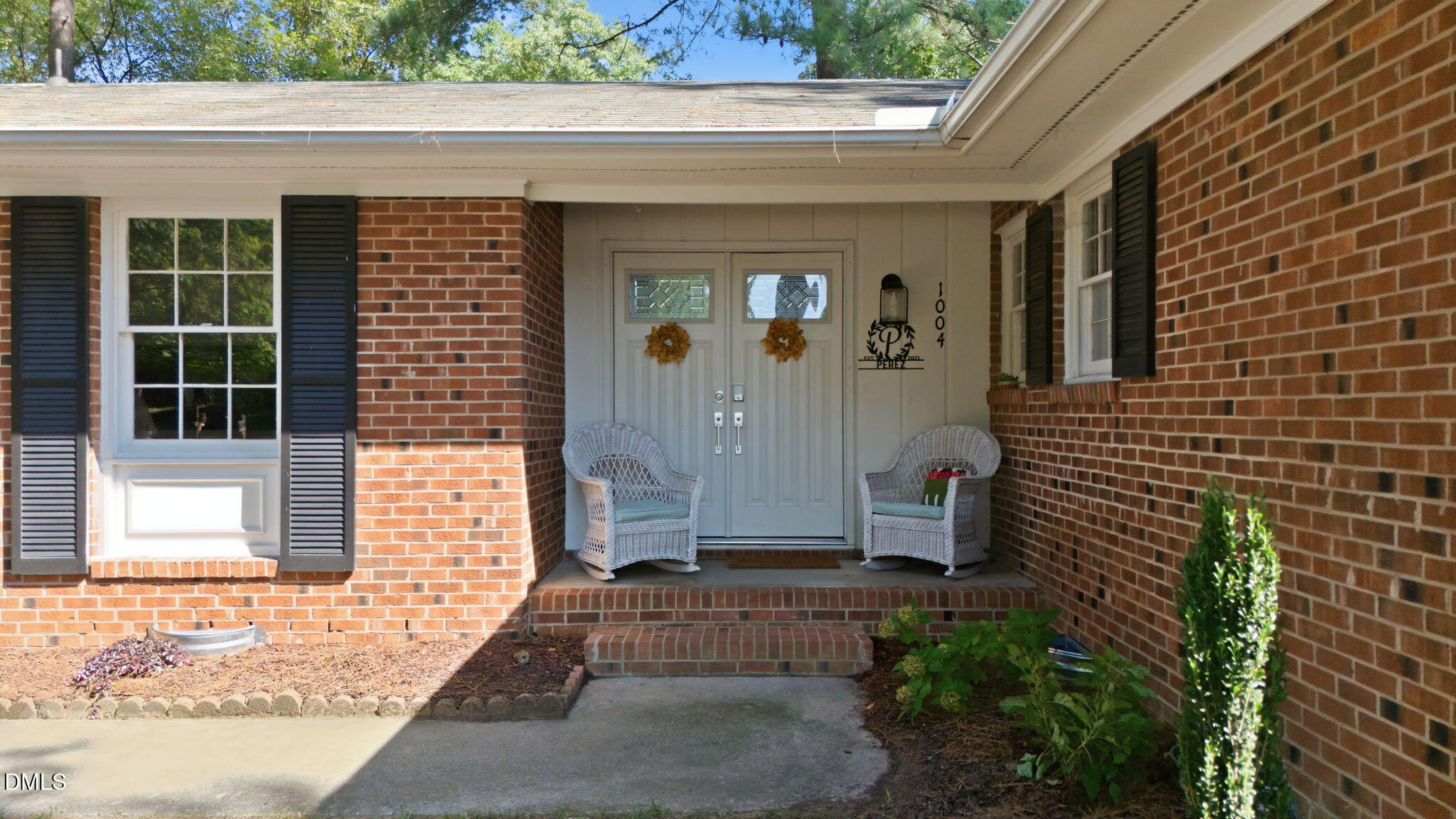 1004 Edgebrook Drive Property Photo 3