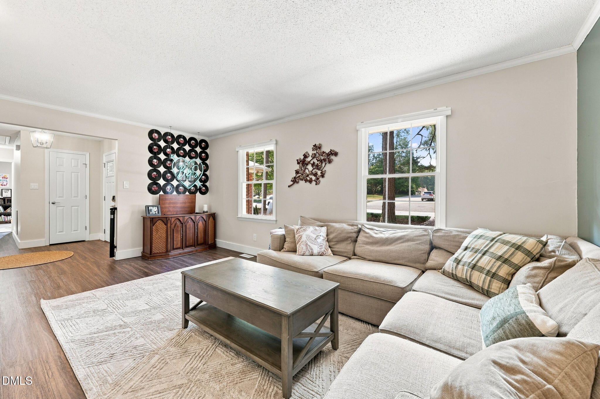 1004 Edgebrook Drive Property Photo 6