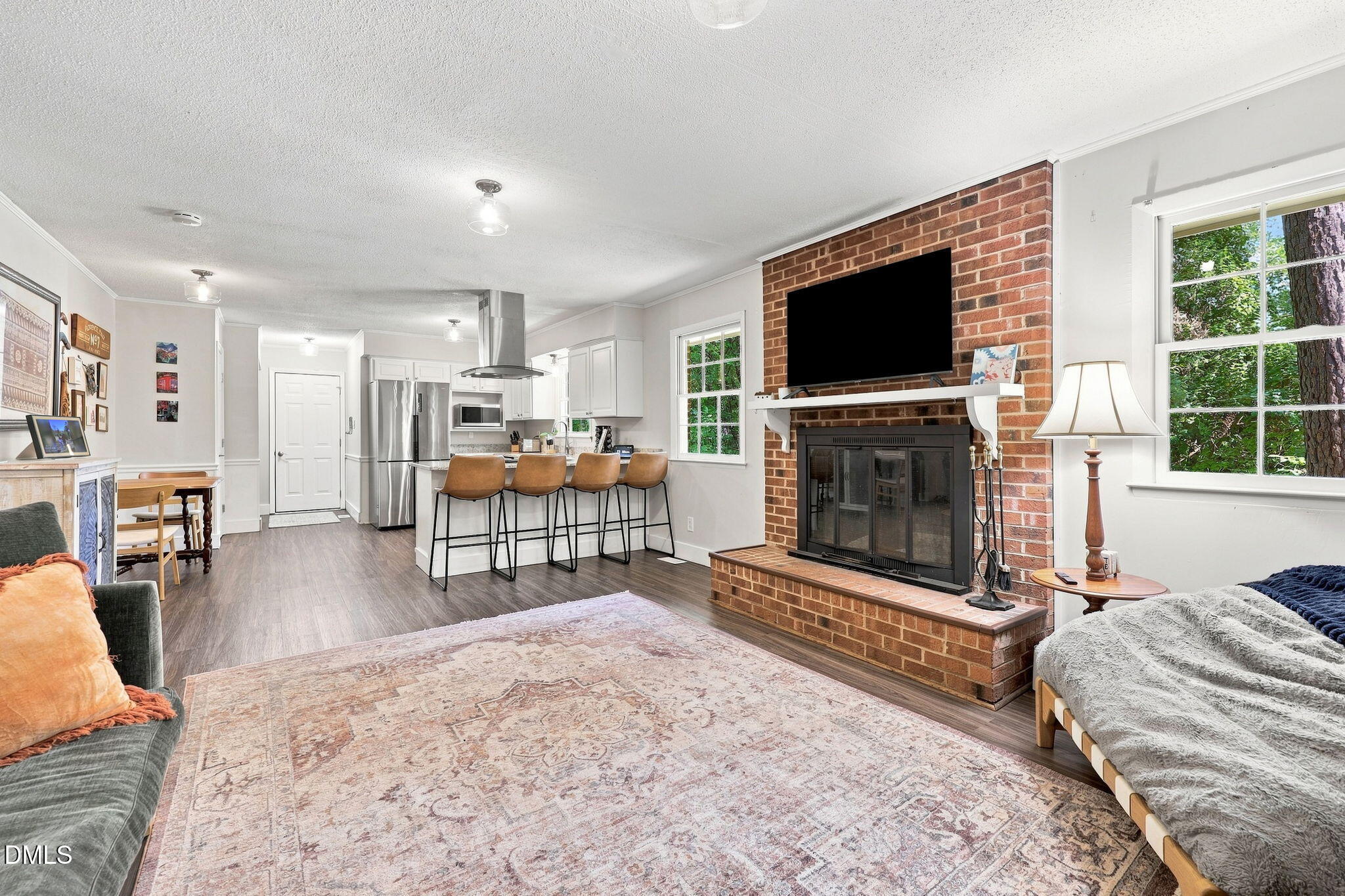 1004 Edgebrook Drive Property Photo 10