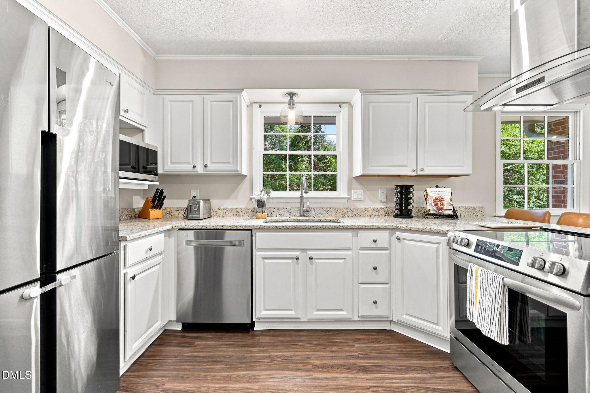1004 Edgebrook Drive Property Photo 15