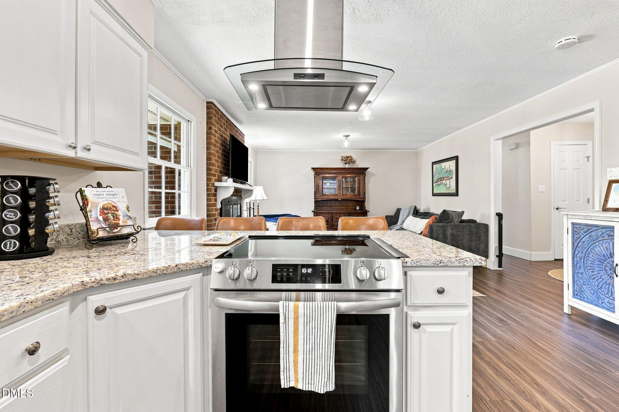 1004 Edgebrook Drive Property Photo 16
