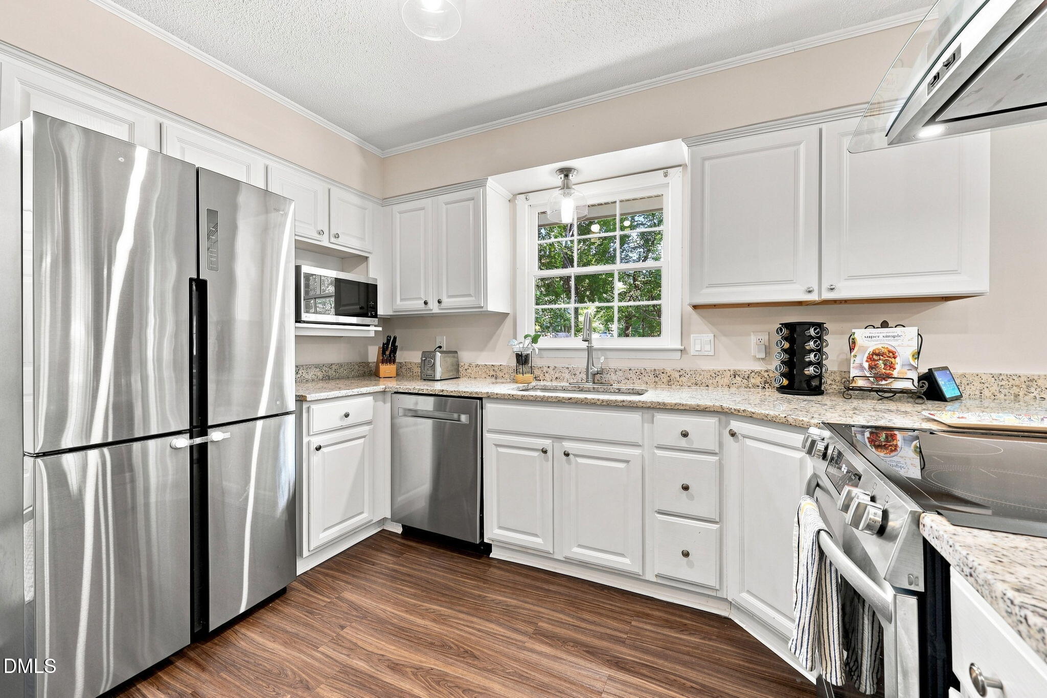 1004 Edgebrook Drive Property Photo 17