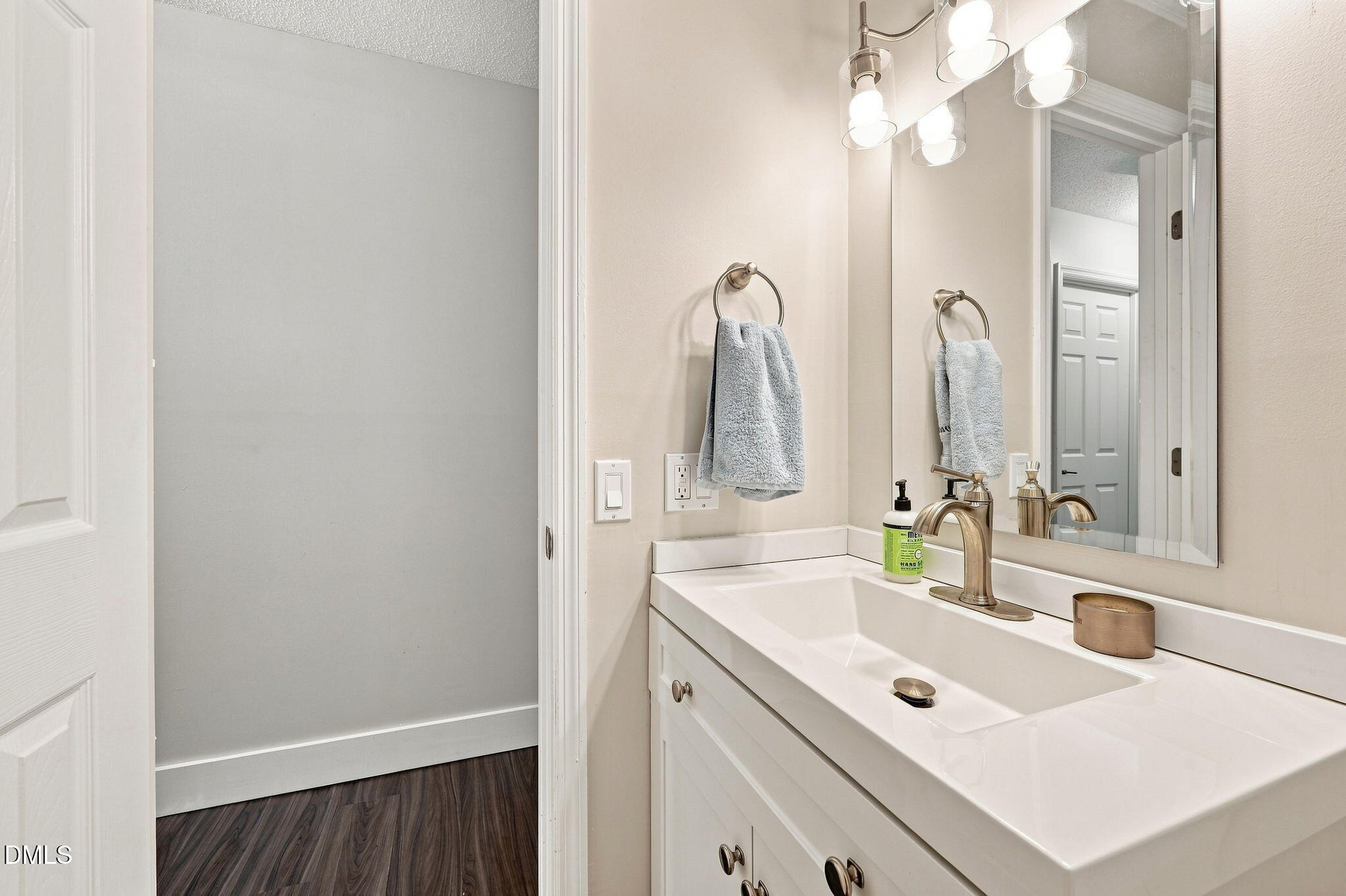 1004 Edgebrook Drive Property Photo 30