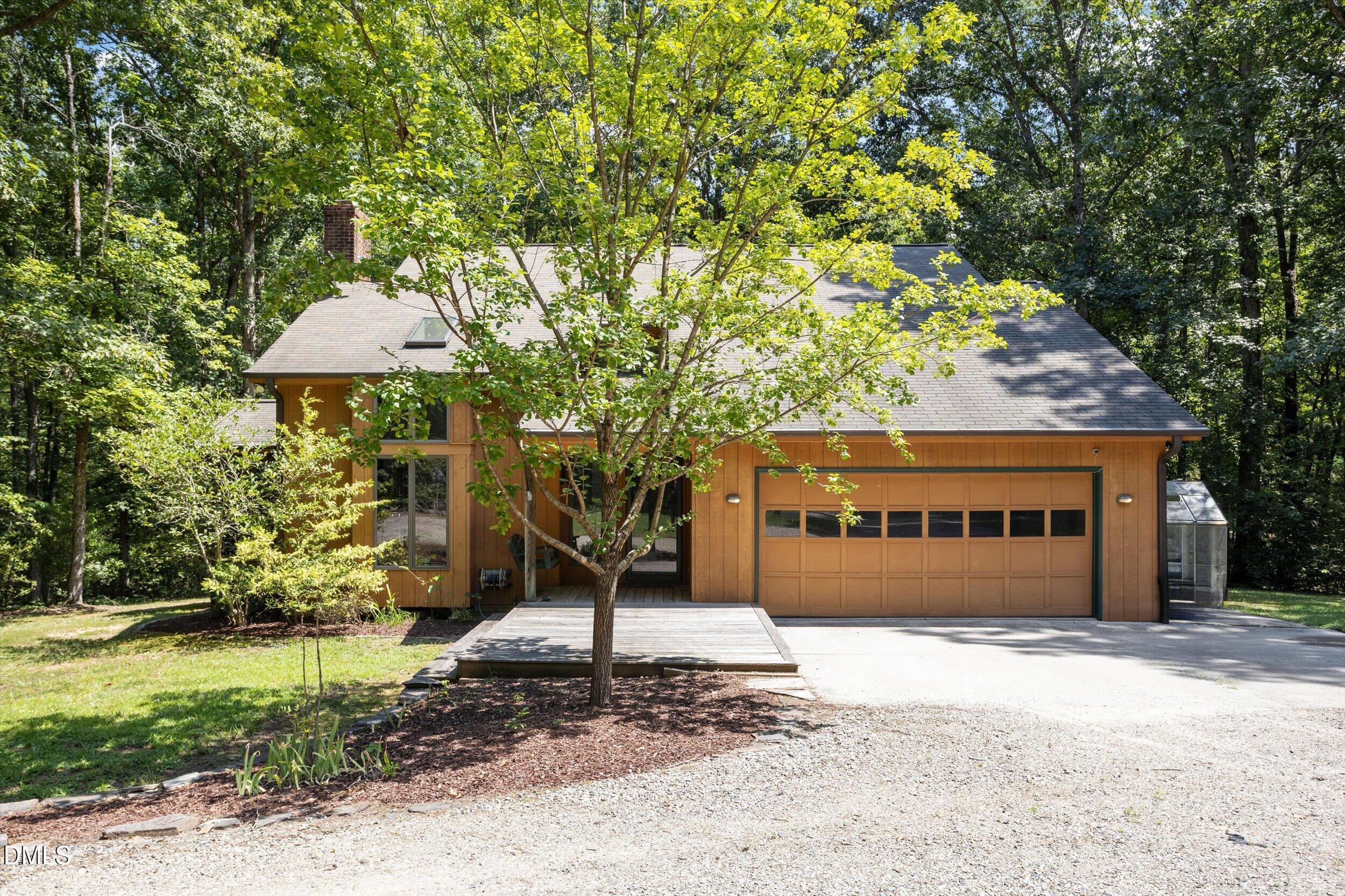 1040 Rolling Knoll Road Property Photo 1