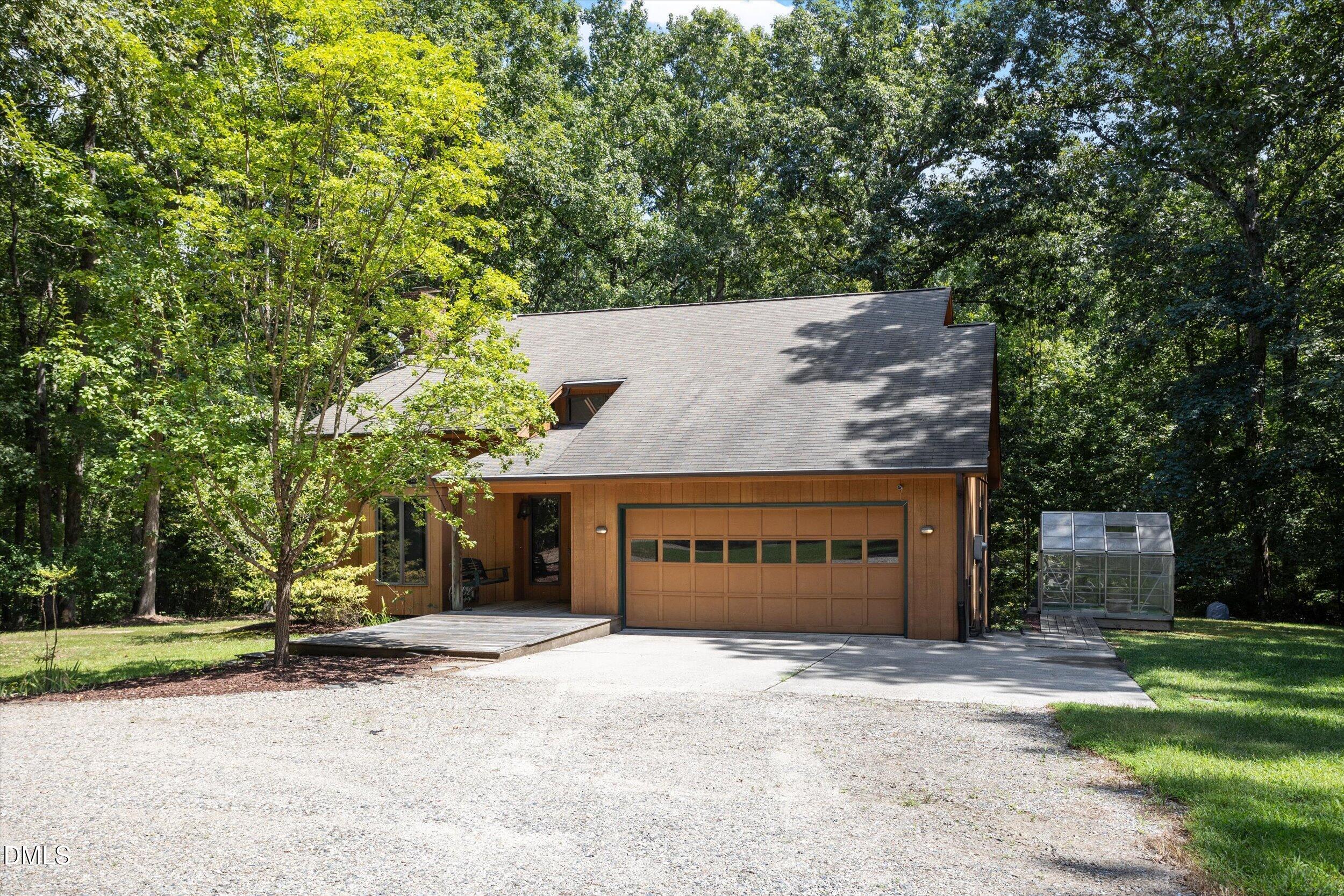 1040 Rolling Knoll Road Property Photo 2