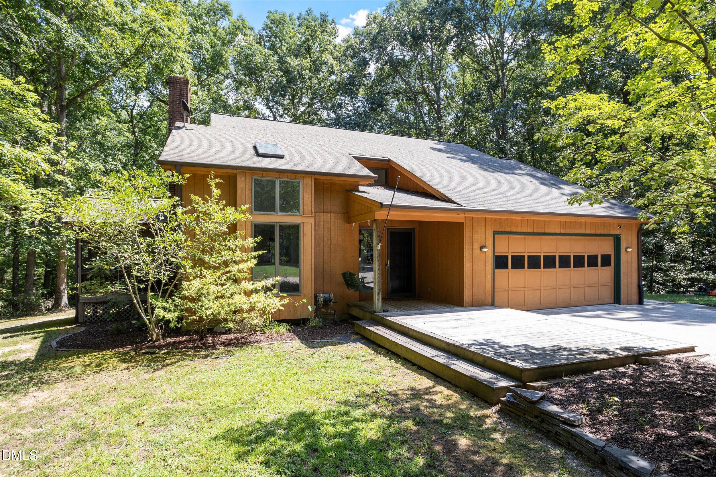 1040 Rolling Knoll Road Property Photo 3