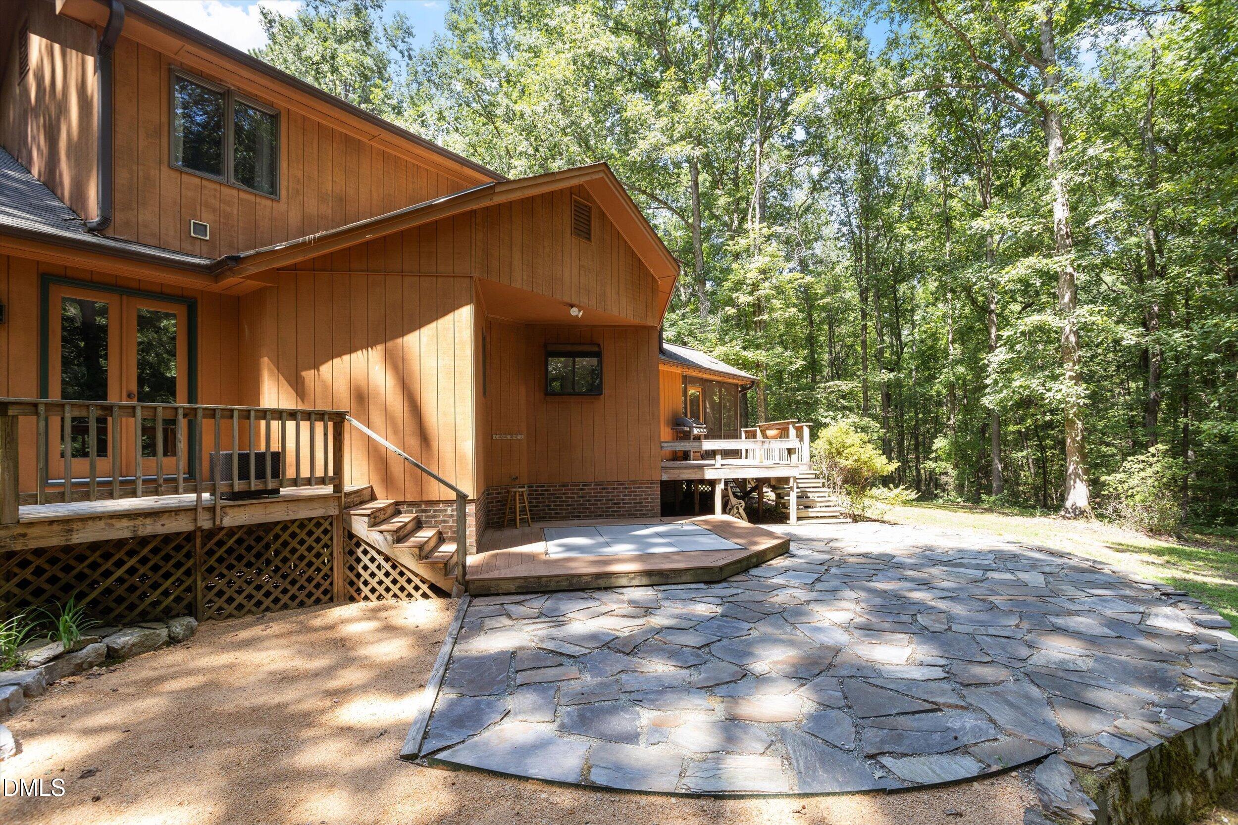 1040 Rolling Knoll Road Property Photo 7