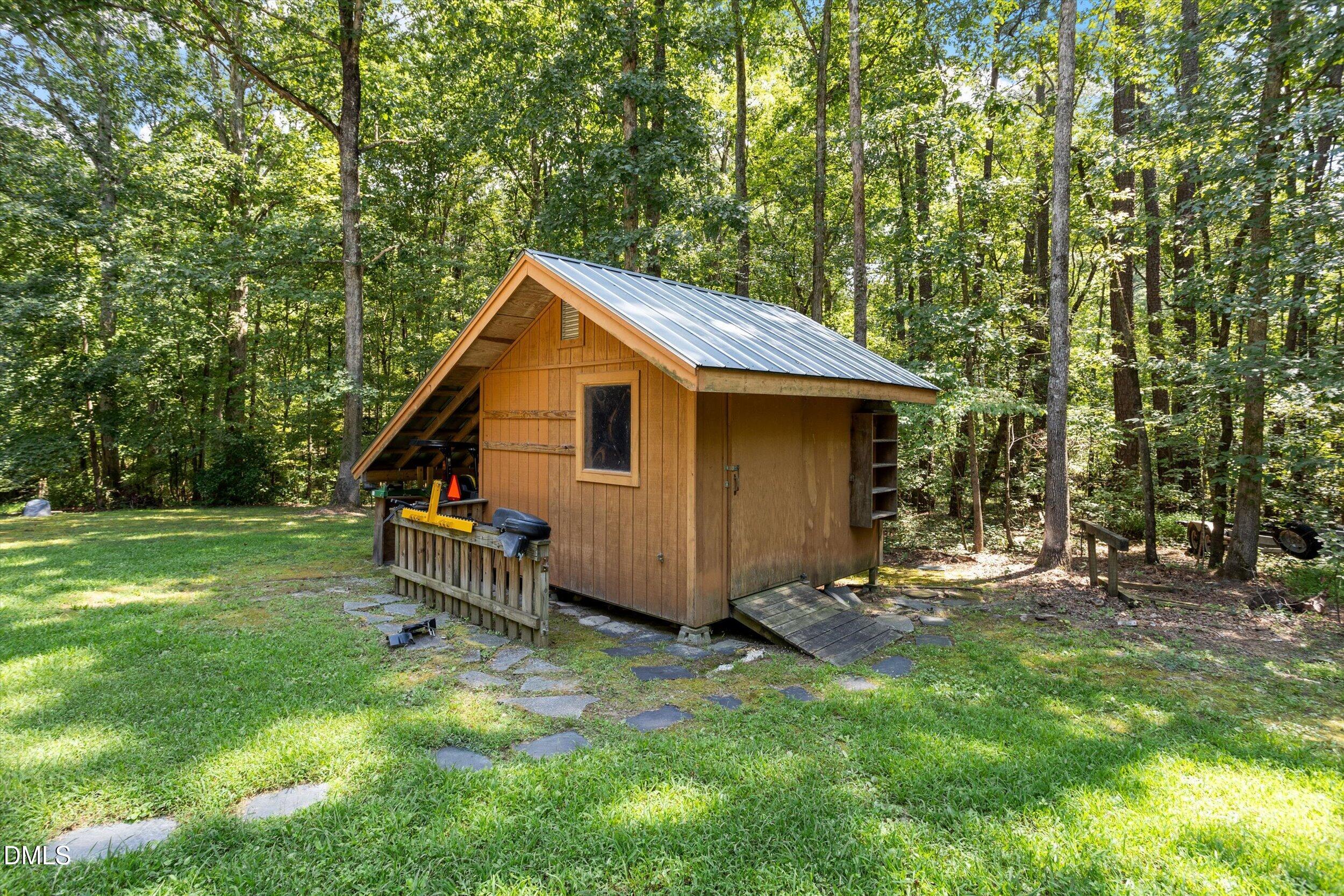 1040 Rolling Knoll Road Property Photo 9