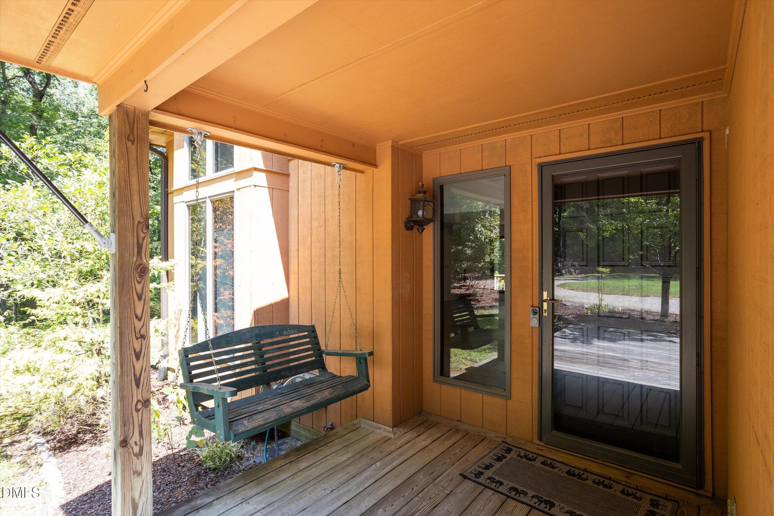 1040 Rolling Knoll Road Property Photo 12