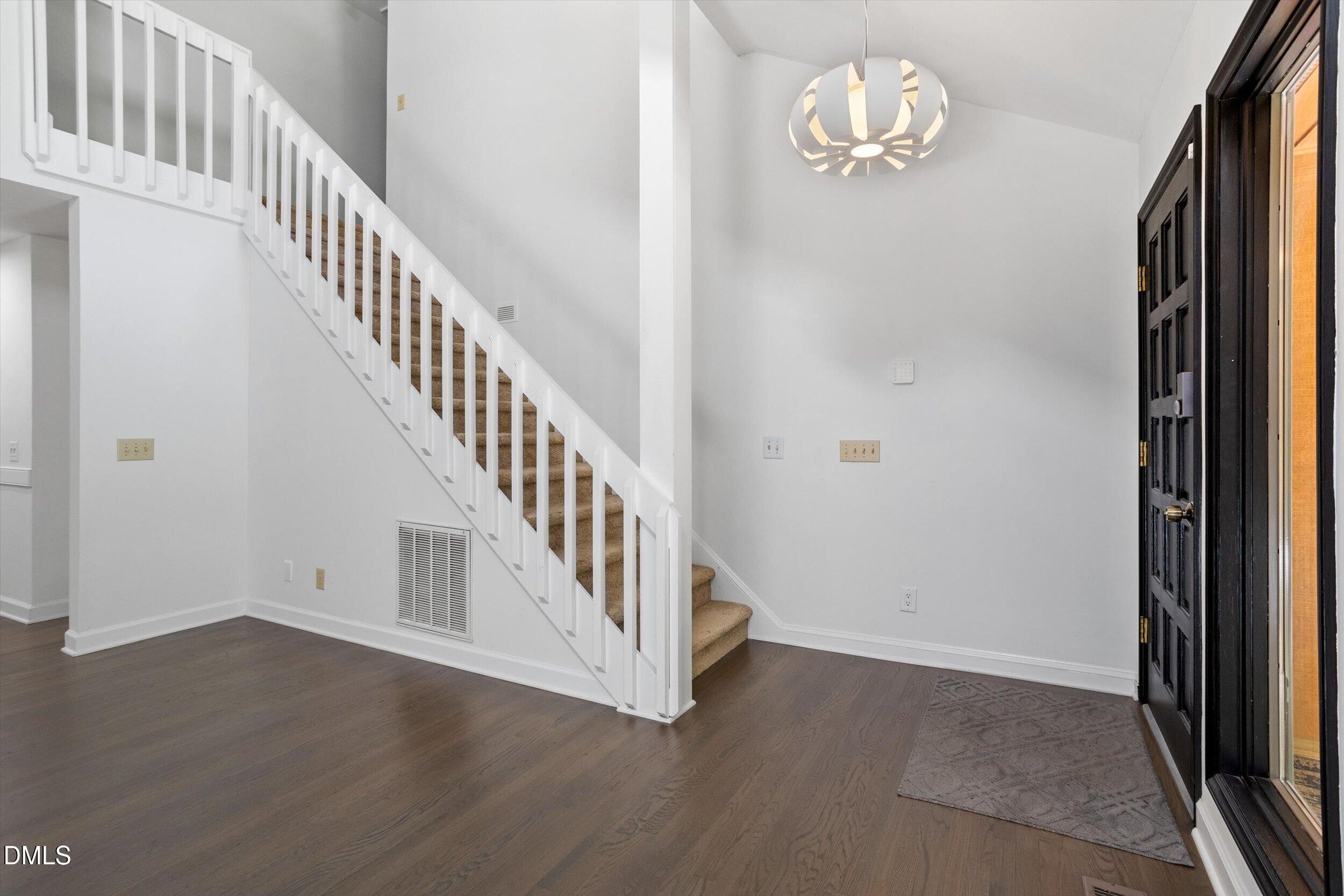 1040 Rolling Knoll Road Property Photo 13