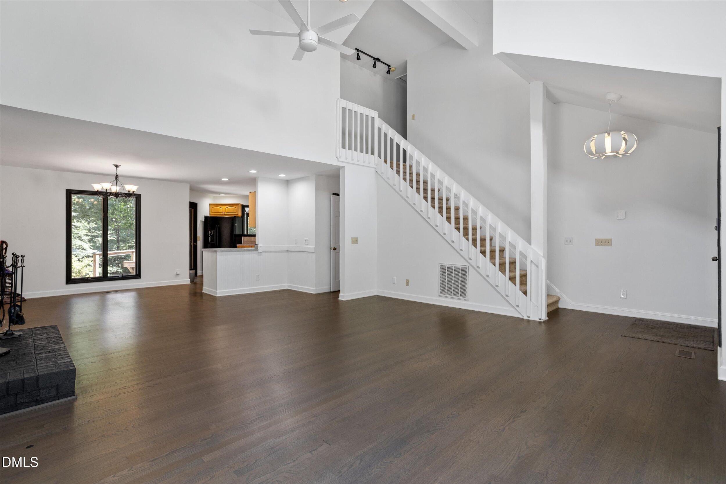 1040 Rolling Knoll Road Property Photo 15
